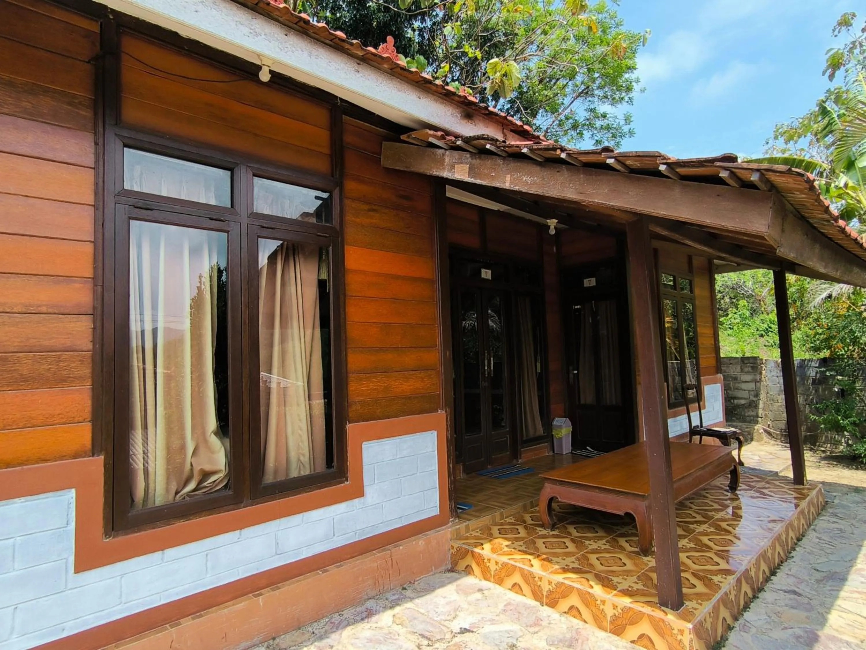 Sunrise Sea Hill Cottages