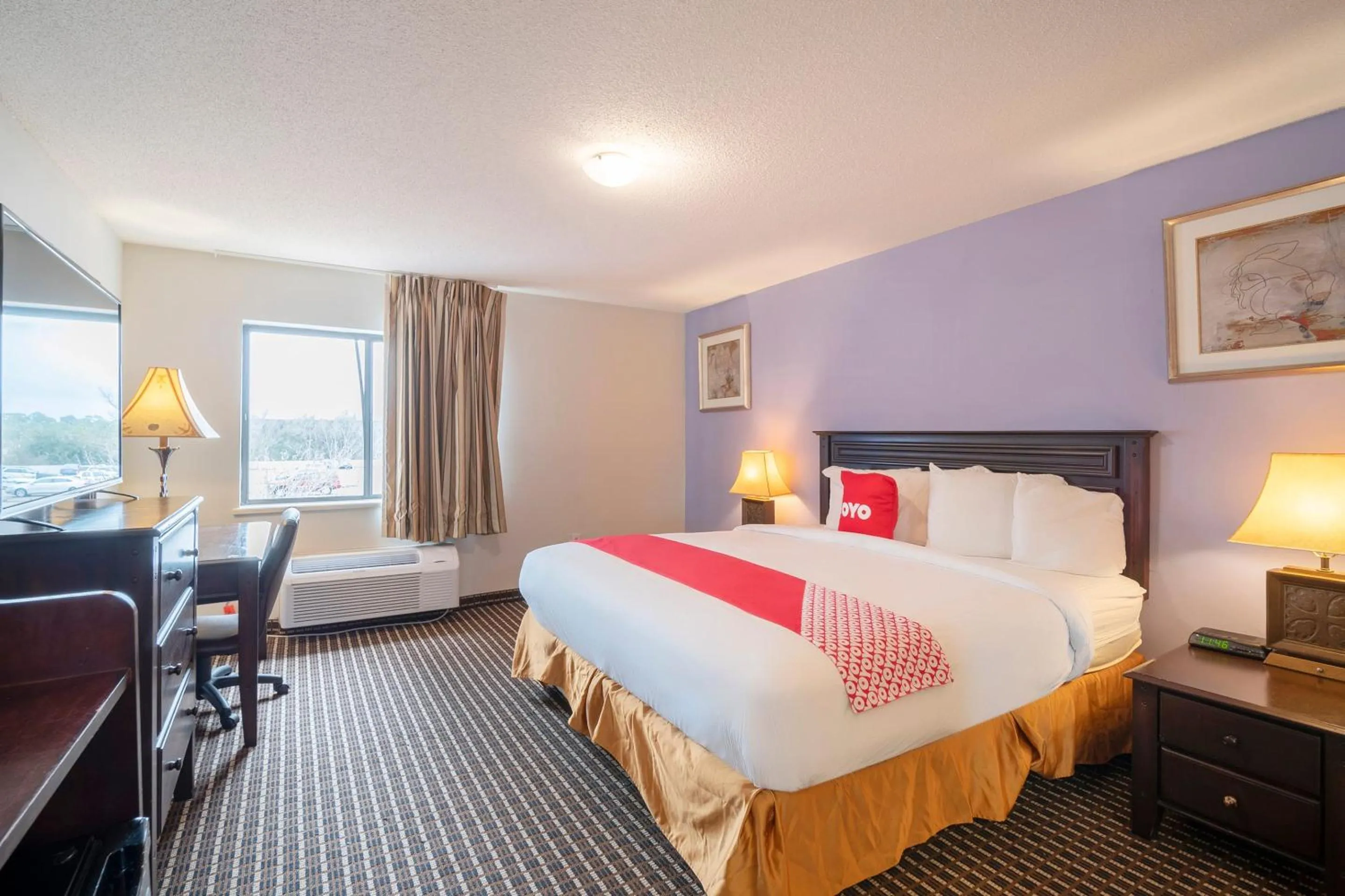 Bedroom, Bed in OYO Townhouse Houston Airport North