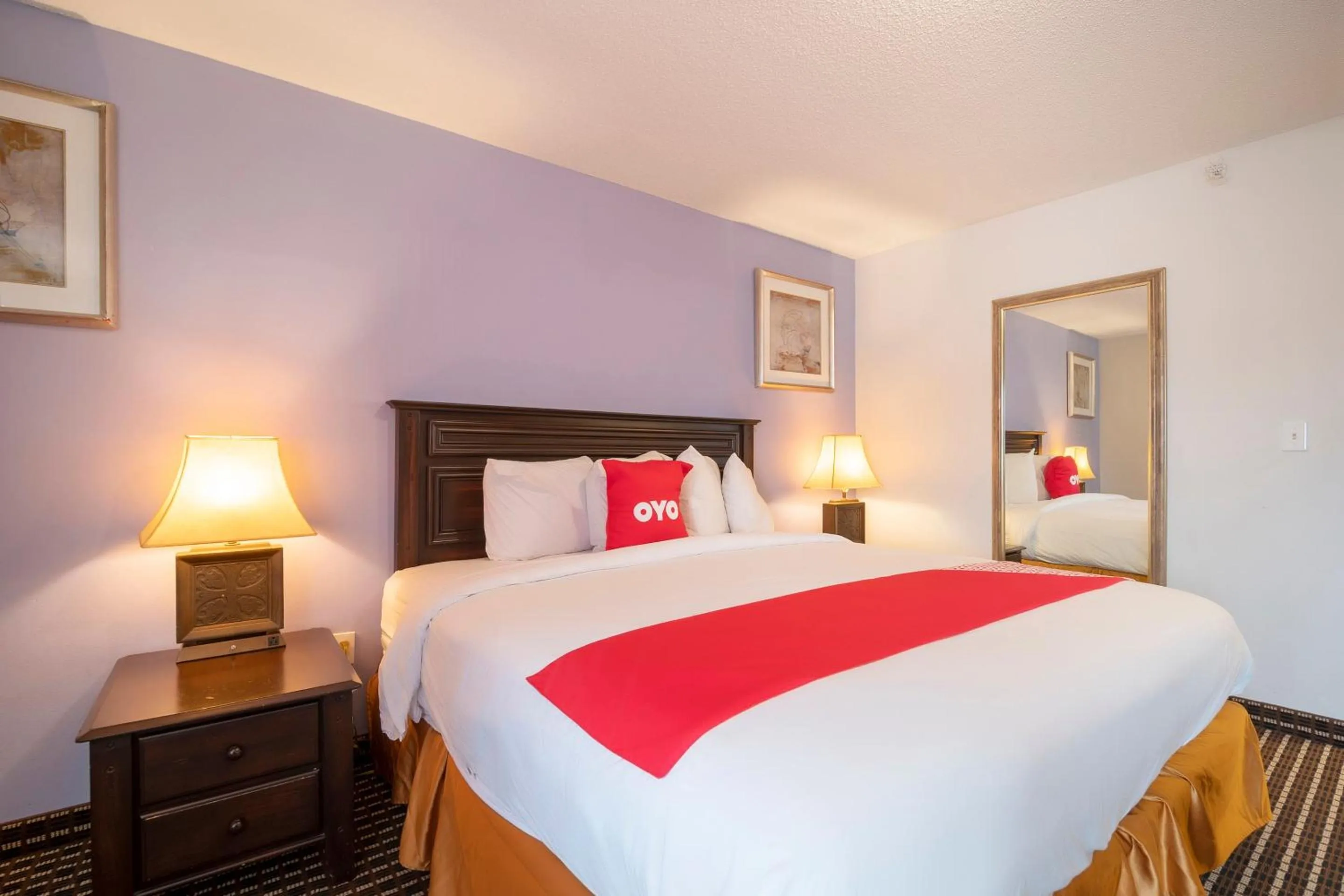 Bedroom, Bed in OYO Townhouse Houston Airport North