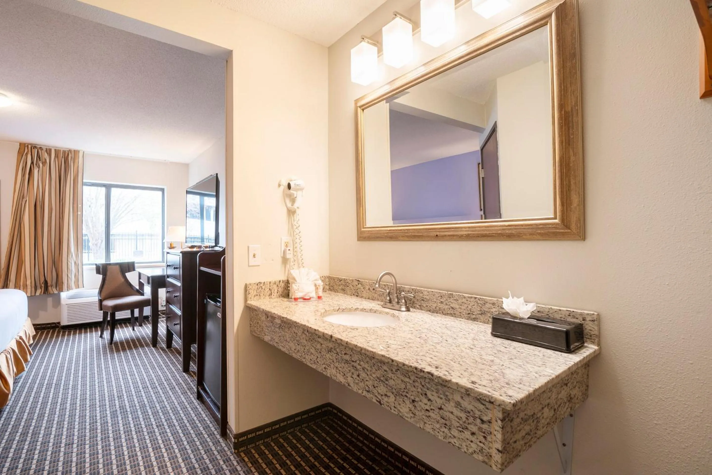 Bedroom in OYO Townhouse Houston Airport North