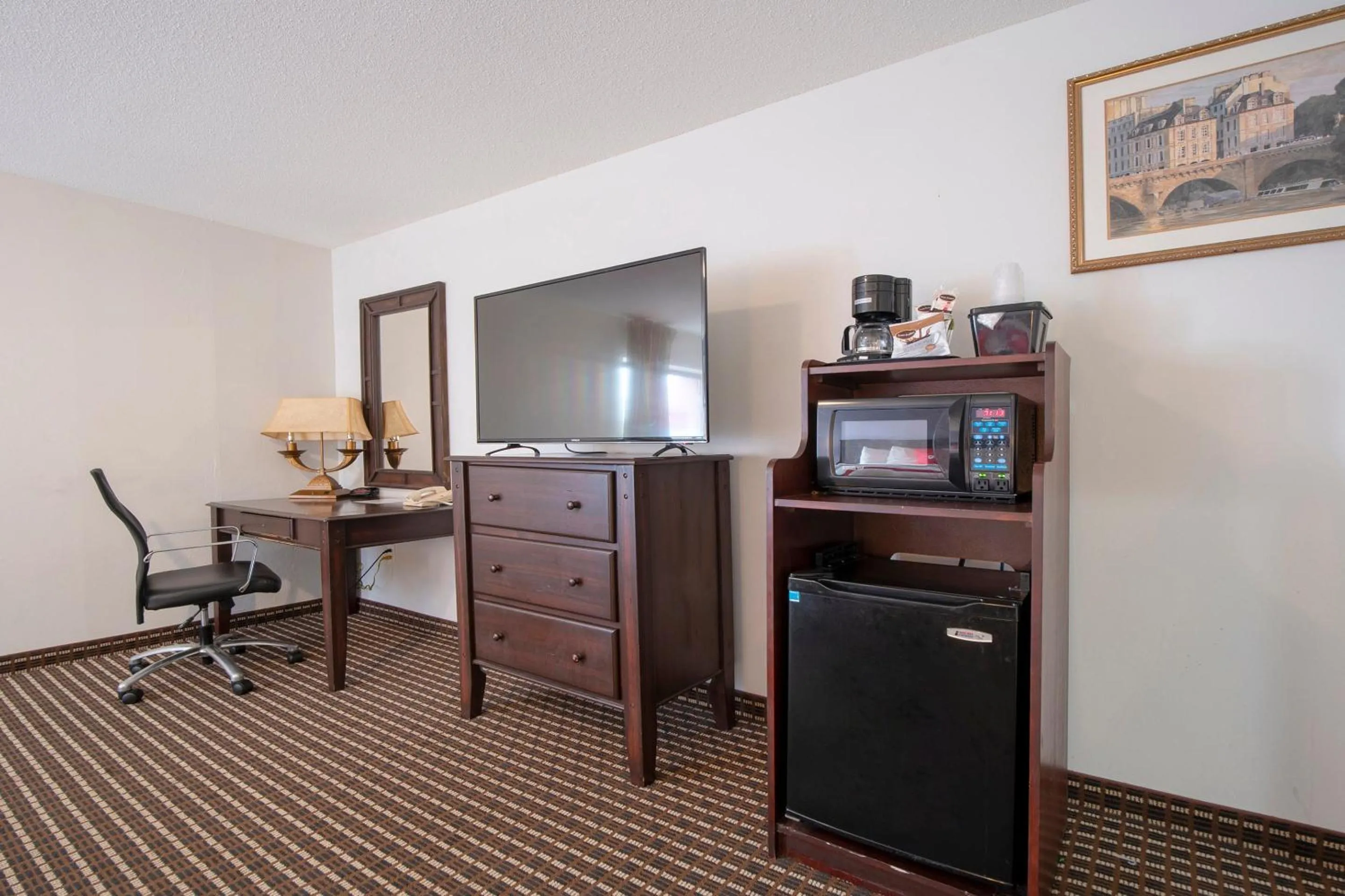 Bedroom in OYO Townhouse Houston Airport North