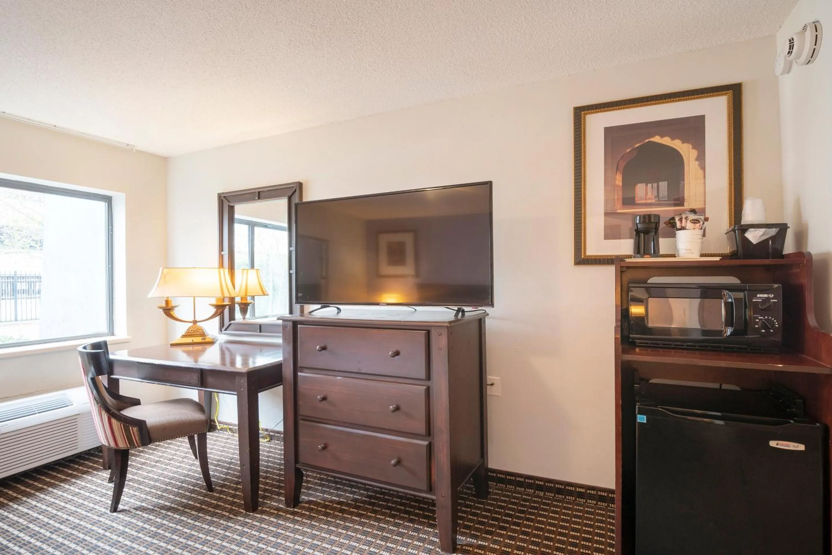 Bedroom, Bed in OYO Townhouse Houston Airport North