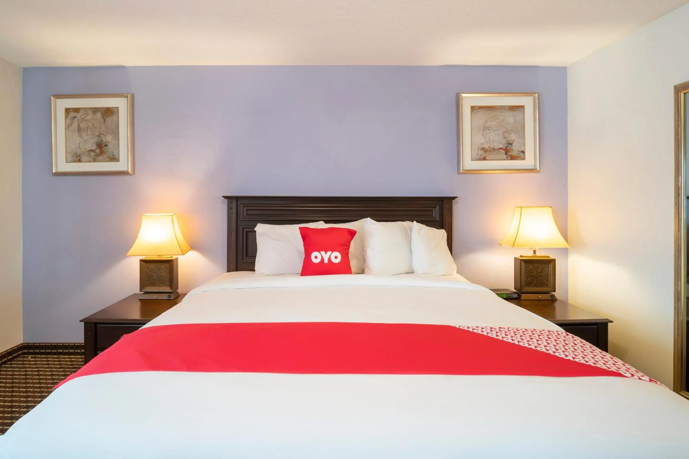 Bedroom, Bed in OYO Townhouse Houston Airport North