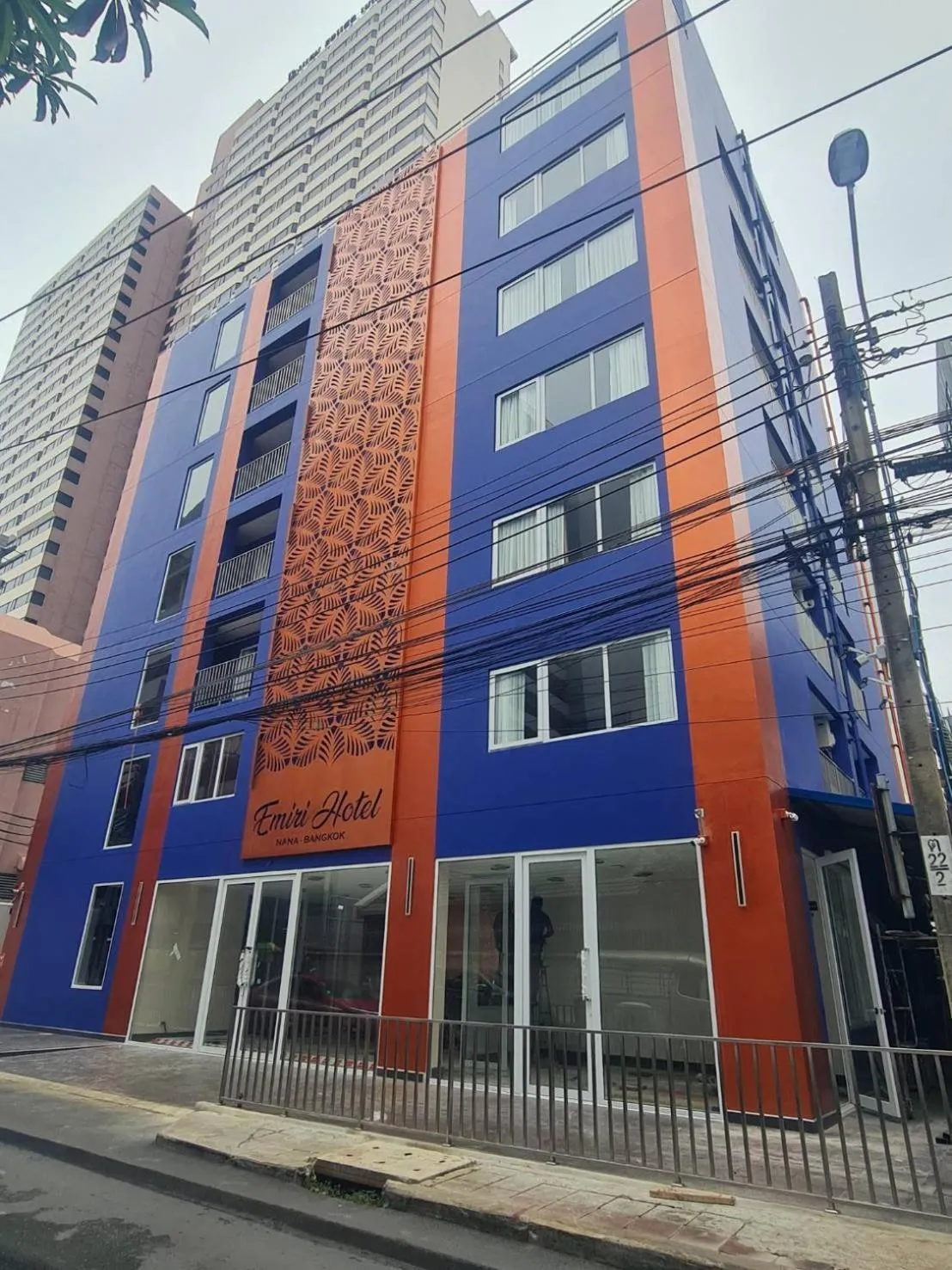 Property building in Emiri Hotel - Nana Bangkok