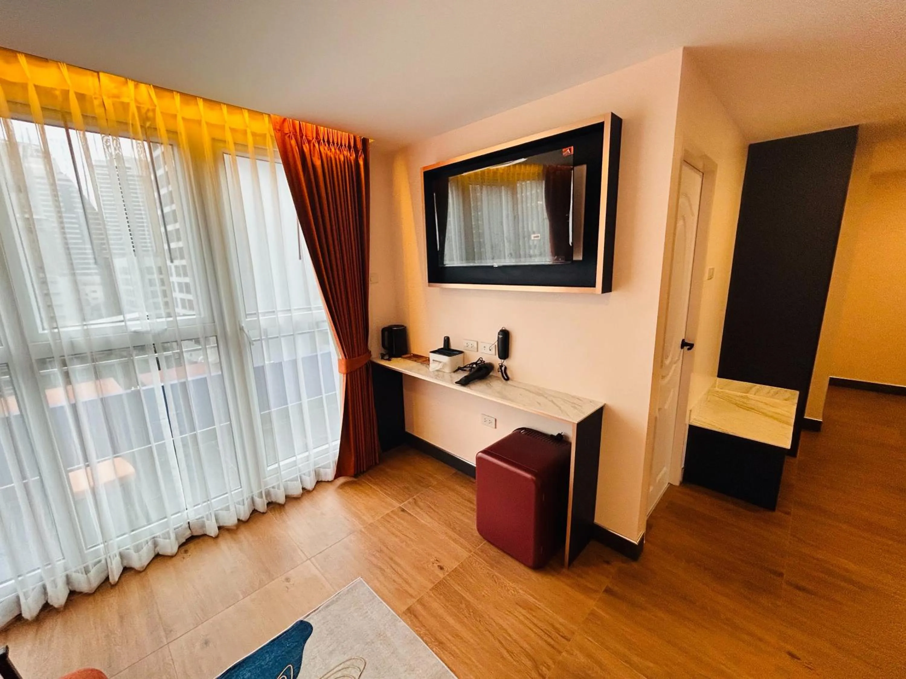 Photo of the whole room, Bed in Emiri Hotel - Nana Bangkok