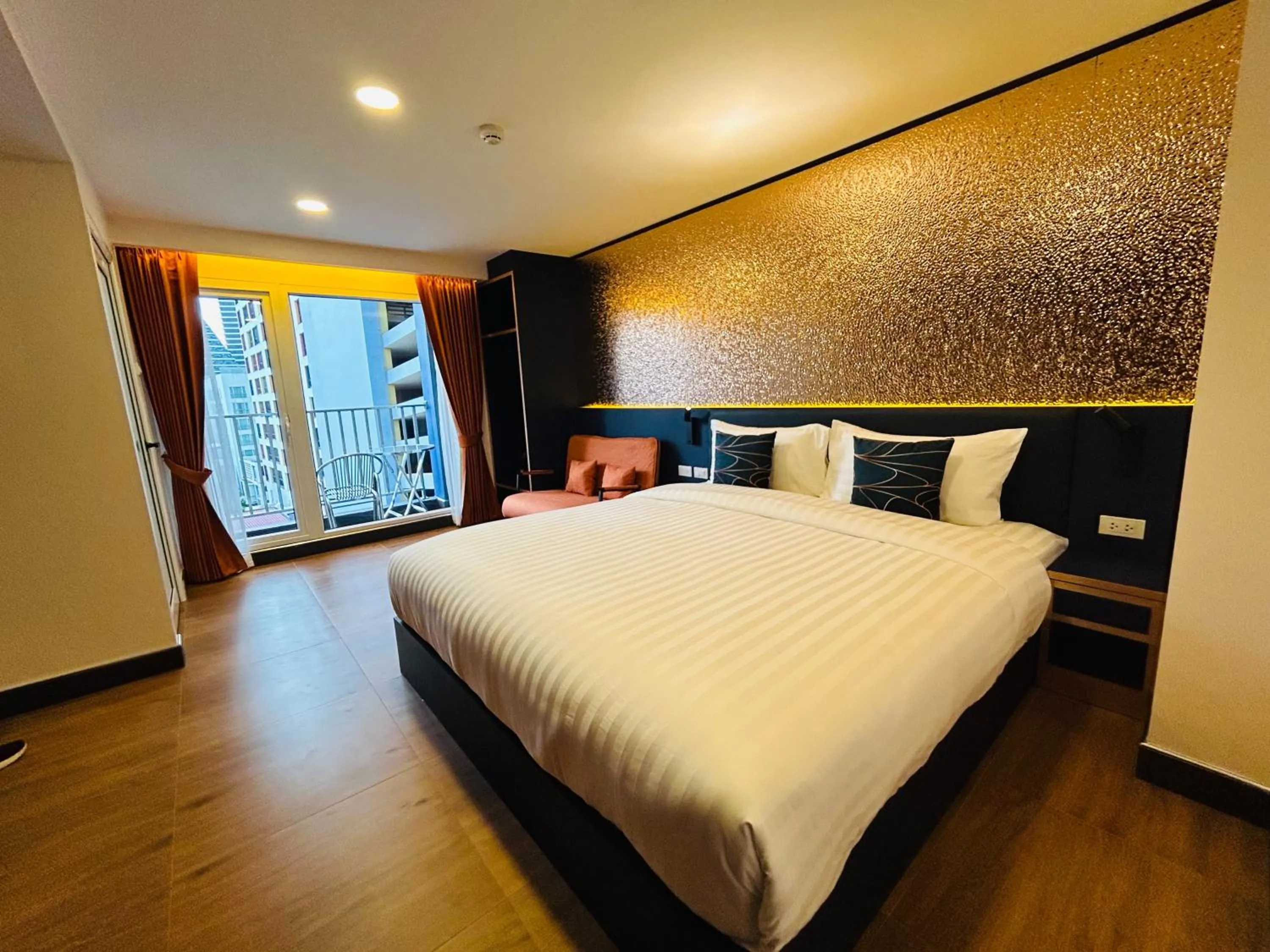 Photo of the whole room, Bed in Emiri Hotel - Nana Bangkok