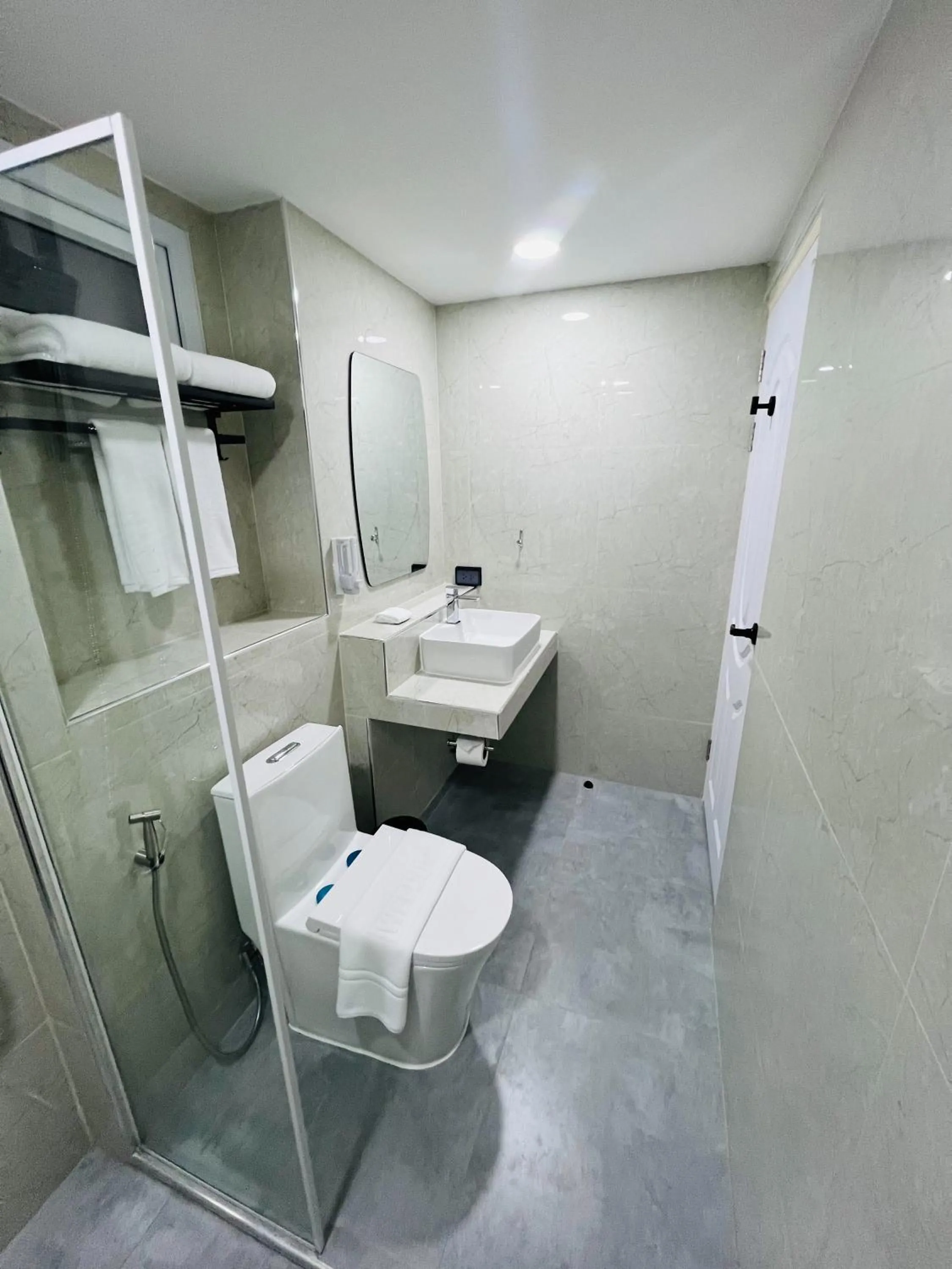 Bathroom in Emiri Hotel - Nana Bangkok