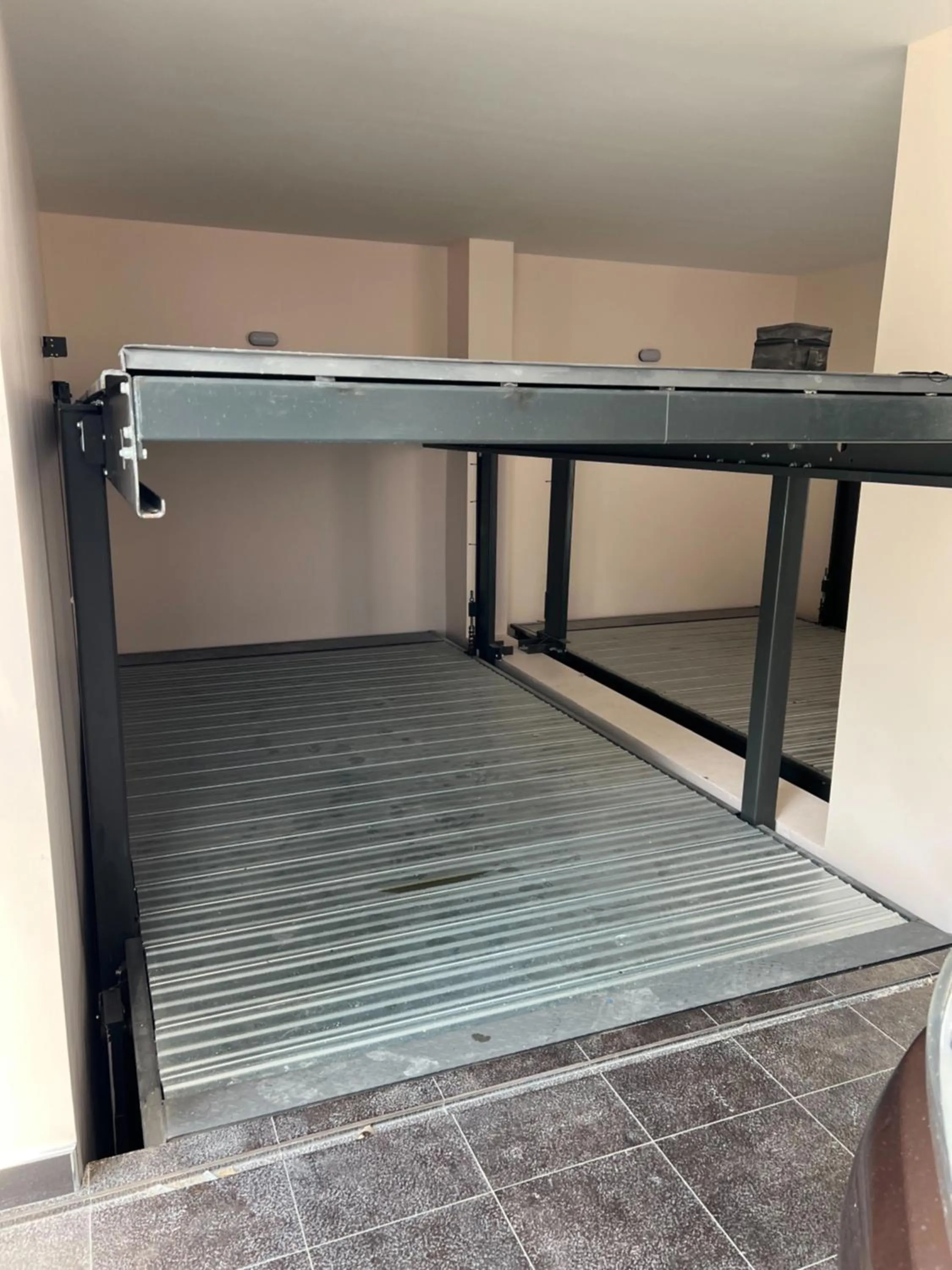 Parking in Emiri Hotel - Nana Bangkok