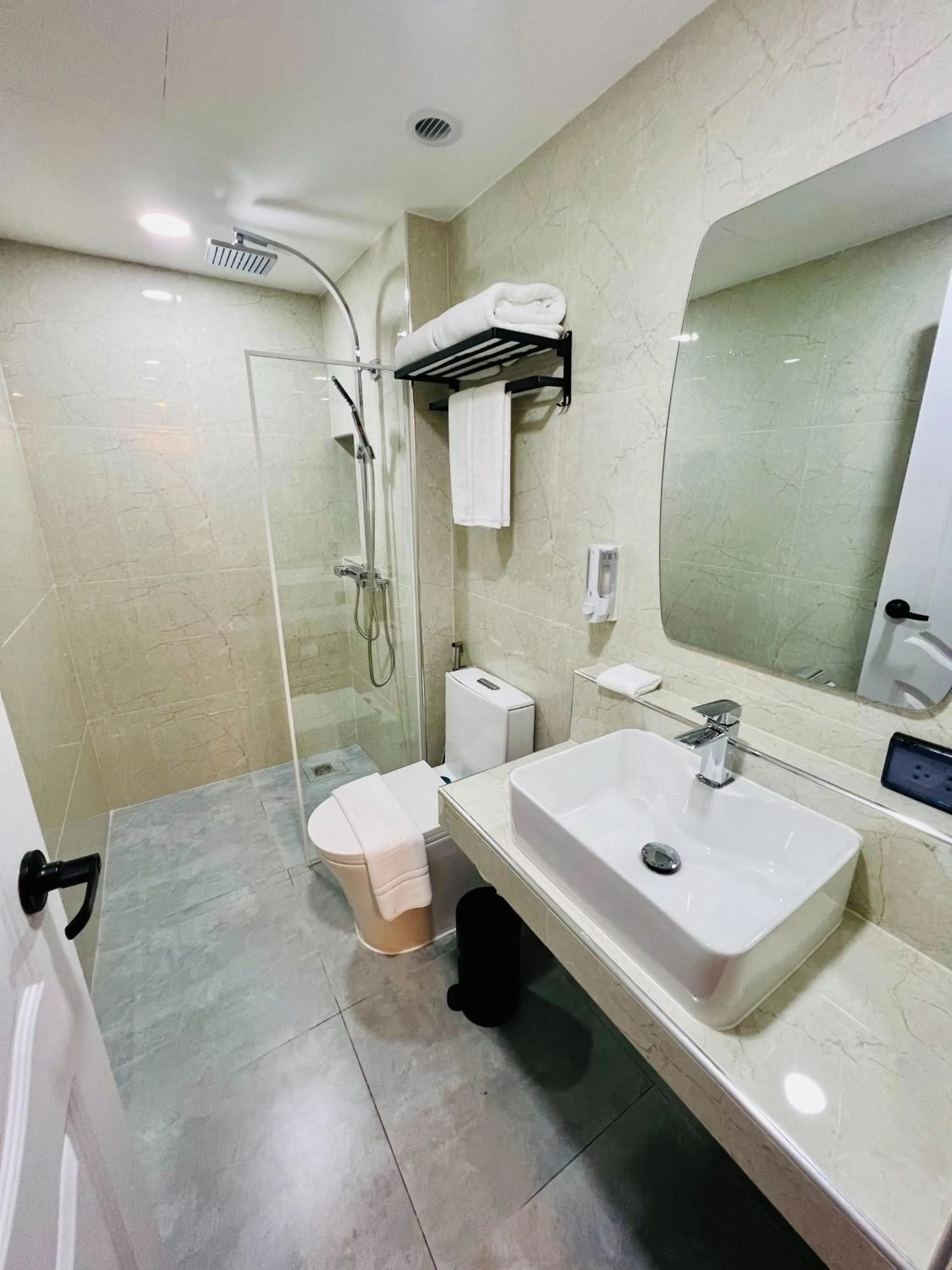 Bathroom in Emiri Hotel - Nana Bangkok