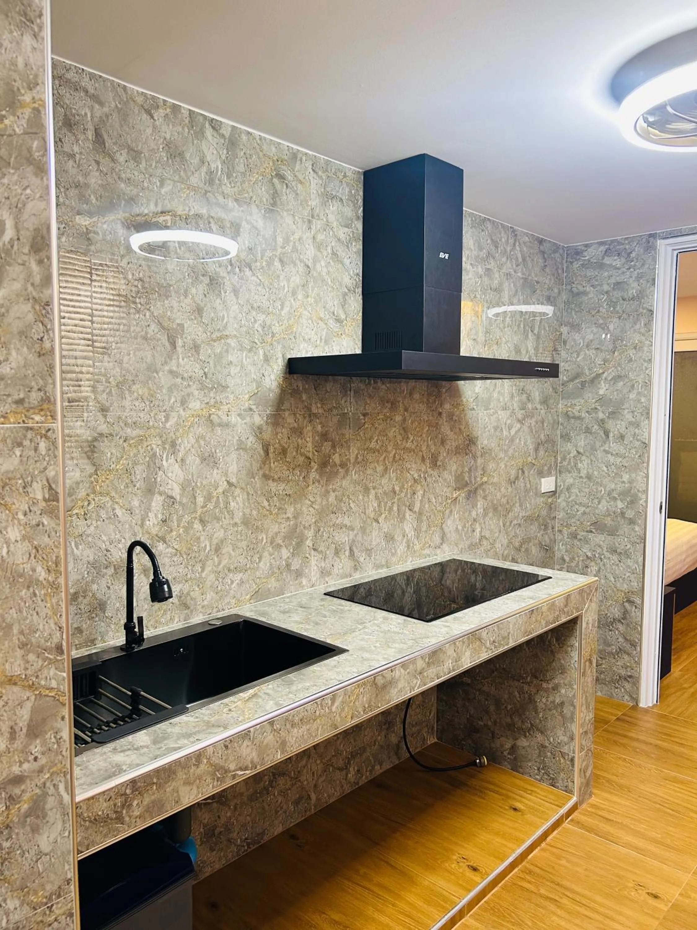 Kitchen or kitchenette in Emiri Hotel - Nana Bangkok