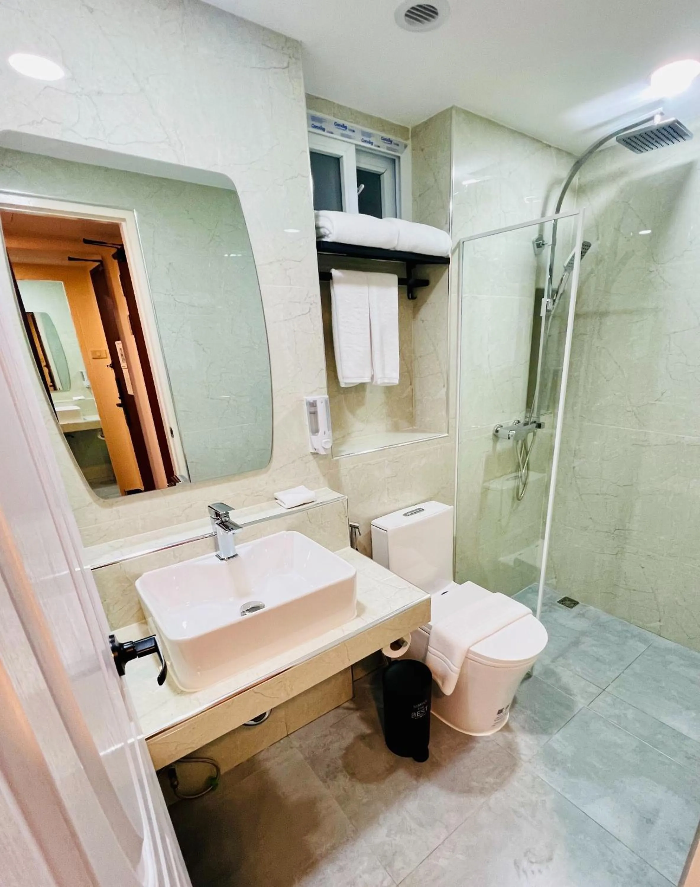 Toilet in Emiri Hotel - Nana Bangkok