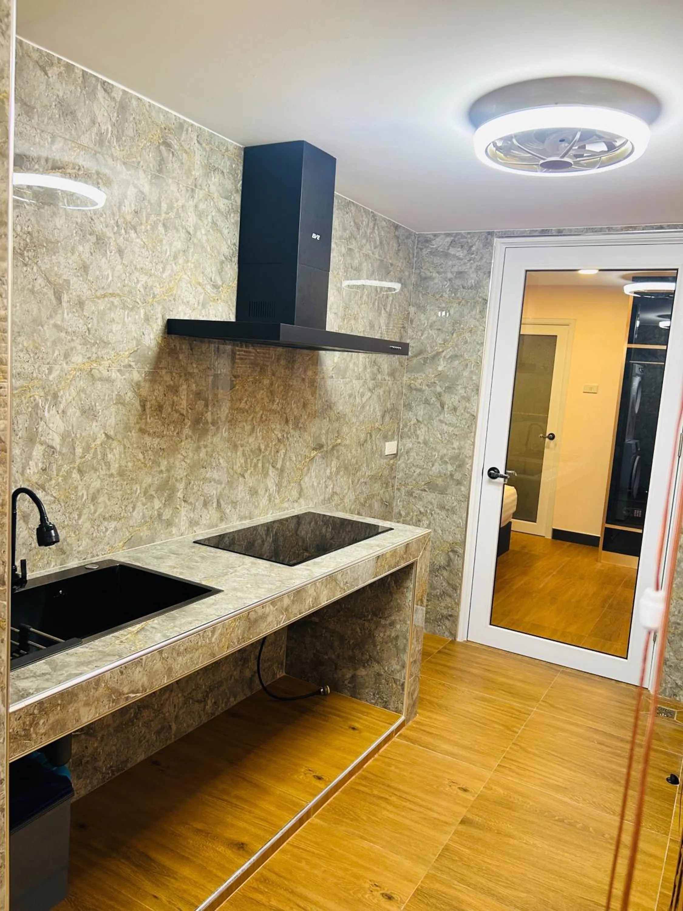 Kitchen or kitchenette in Emiri Hotel - Nana Bangkok