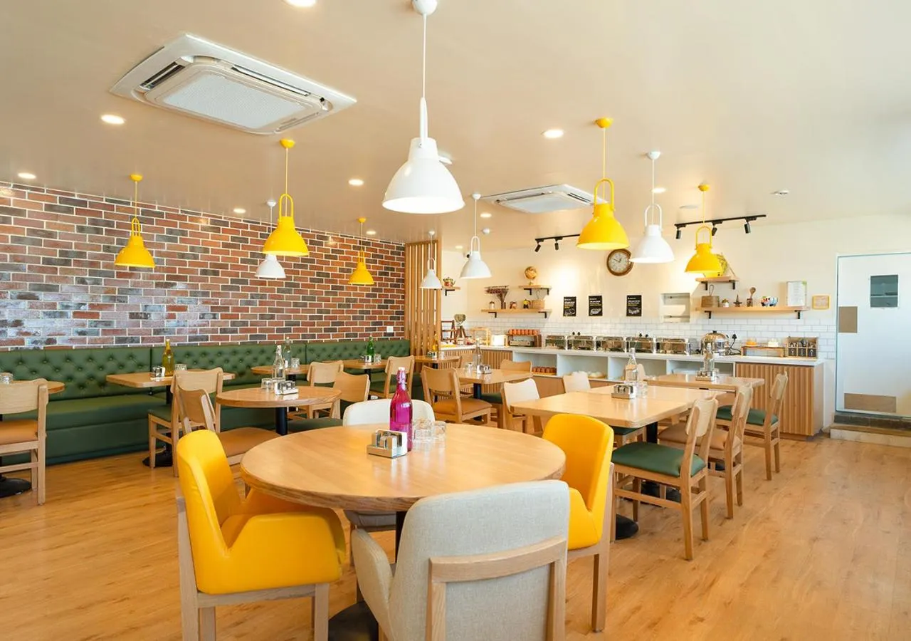 Restaurant/places to eat in Bloom Hotel - Jayanagar