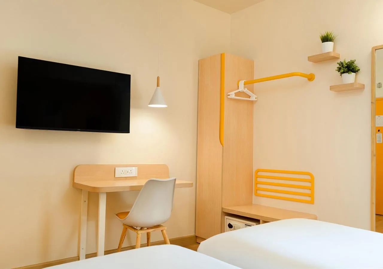 Bedroom, Bed in Bloom Hotel - Jayanagar