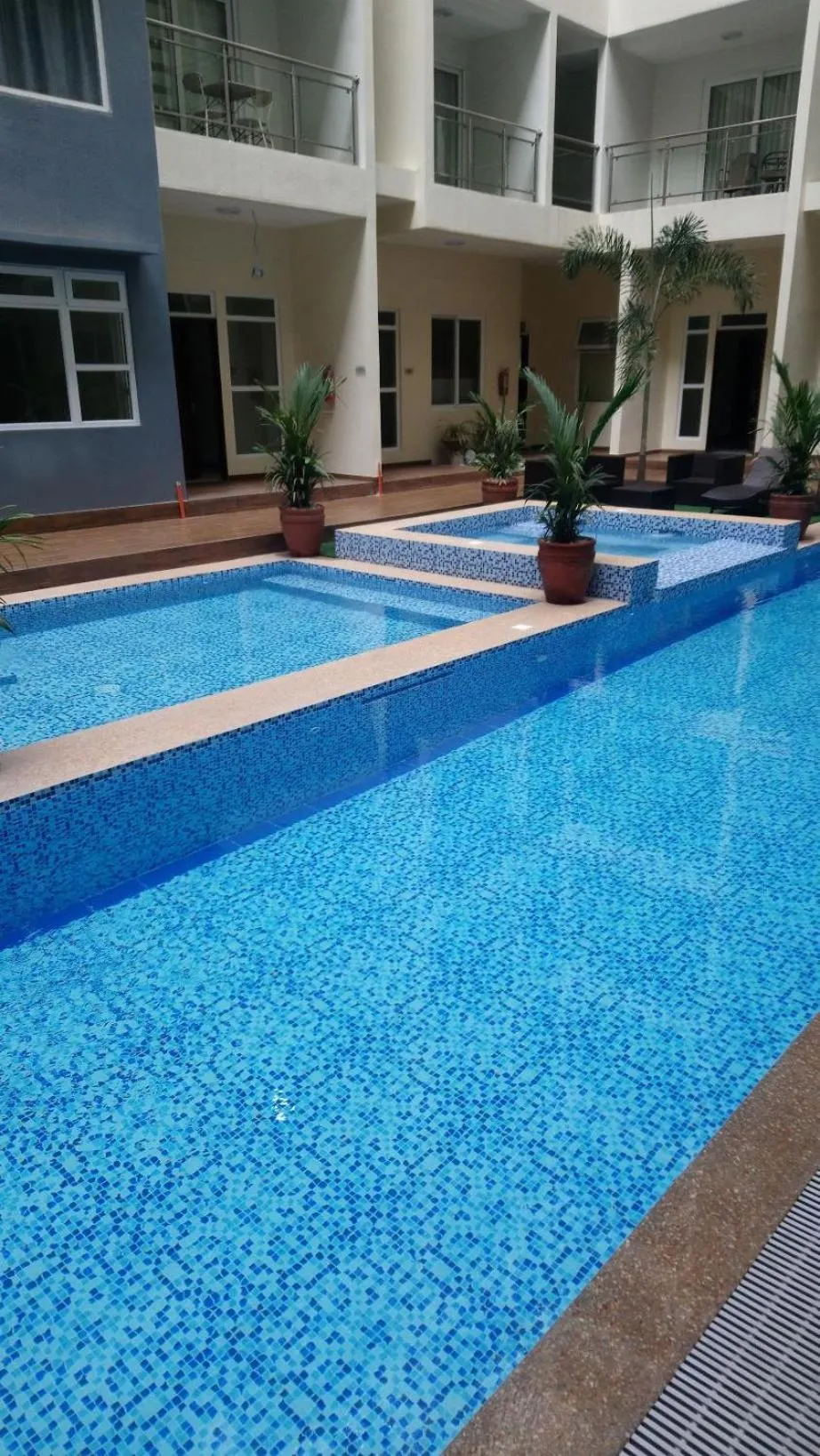 Hot Tub in La grande Hotel & Residence