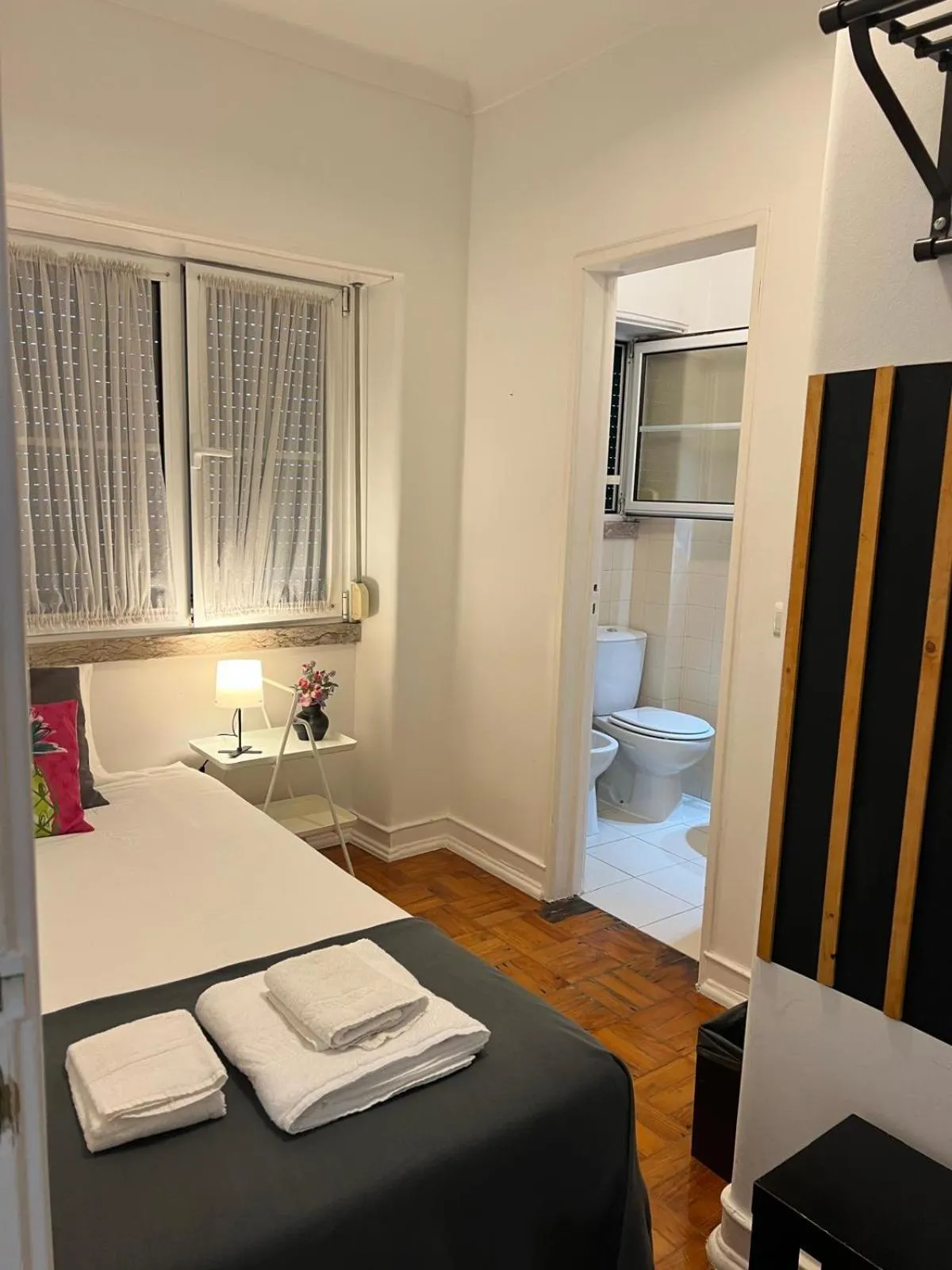 Photo of the whole room in Alvalade II Airport Guest House