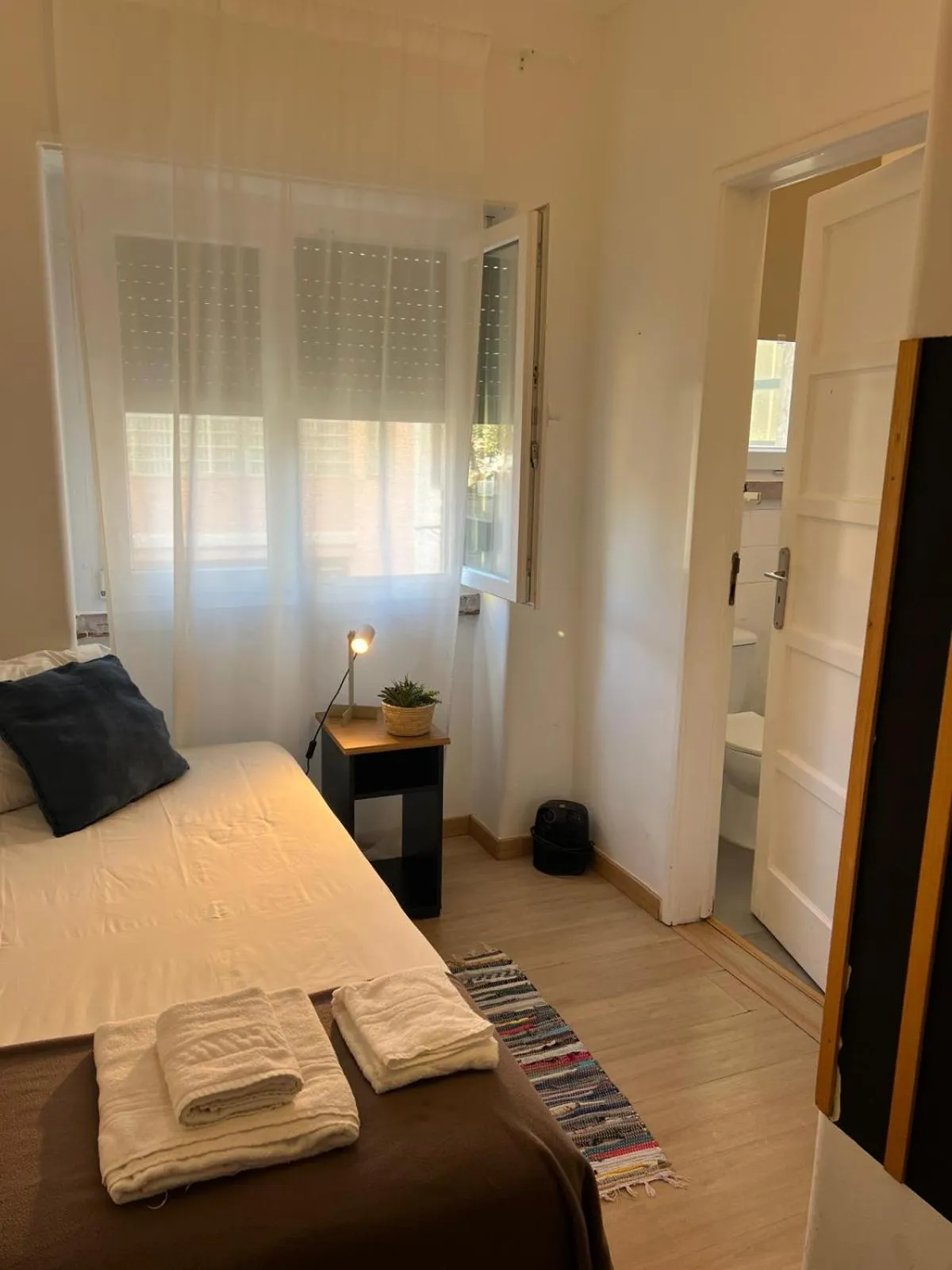 Photo of the whole room, Bed in Alvalade II Airport Guest House