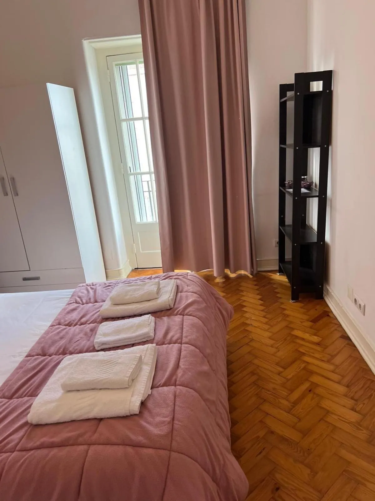 Photo of the whole room, Bed in Alvalade II Airport Guest House