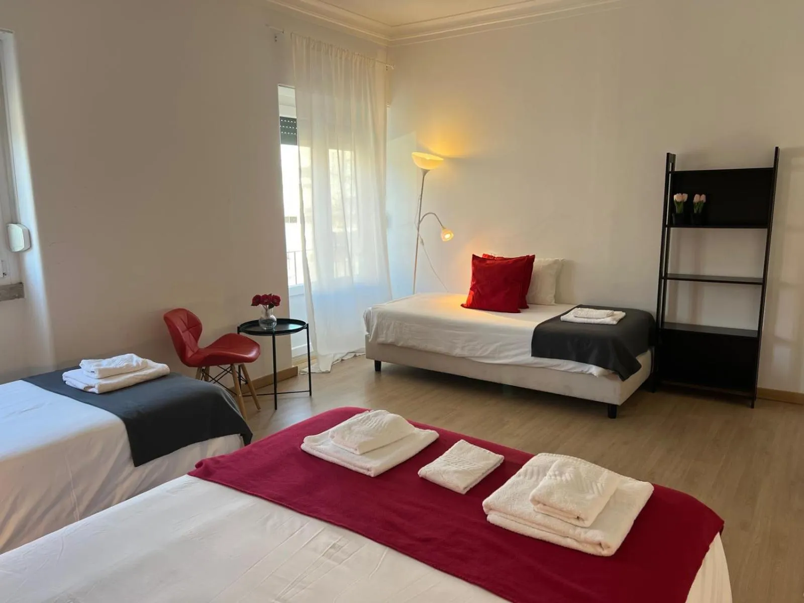 Photo of the whole room, Bed in Alvalade II Airport Guest House