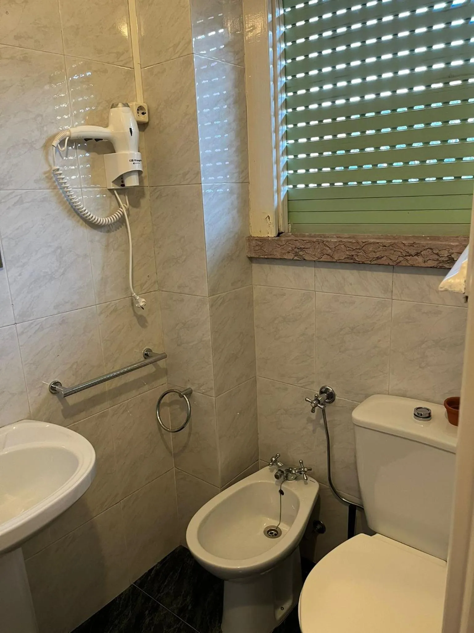 Bathroom in Alvalade II Airport Guest House