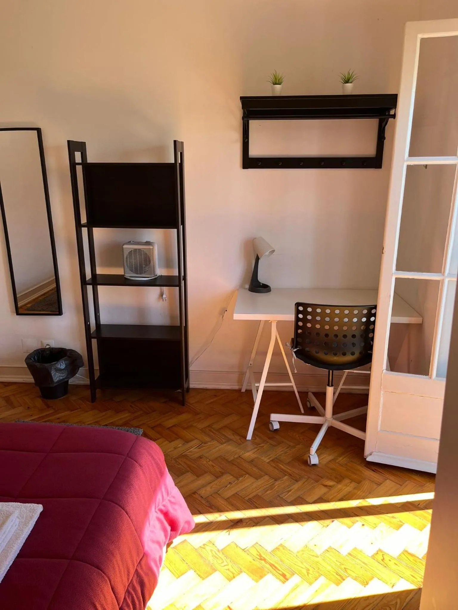 towels in Alvalade II Airport Guest House