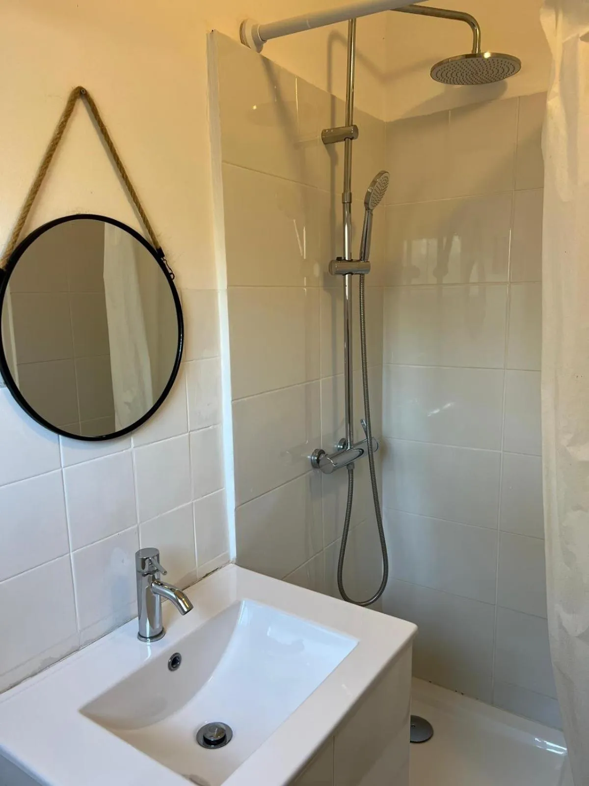 Bathroom in Alvalade II Airport Guest House