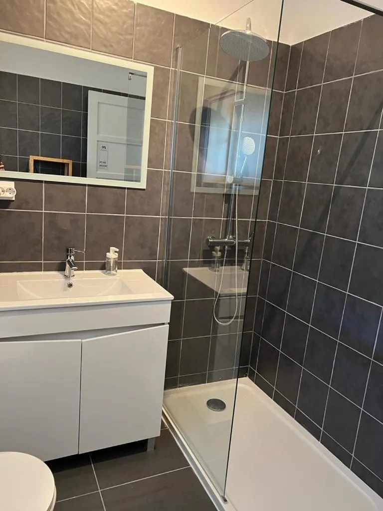 Bathroom in Alvalade II Airport Guest House