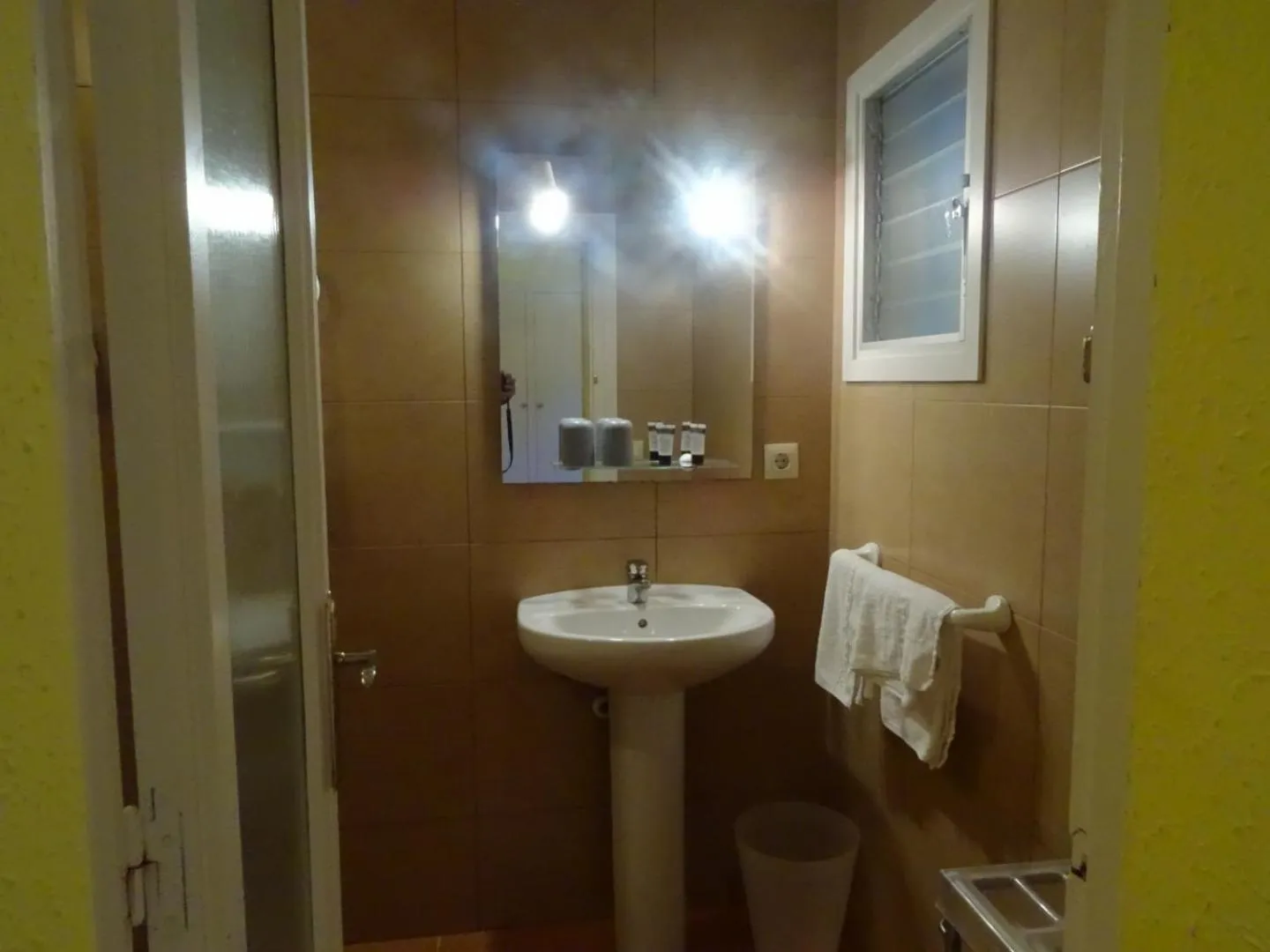 Bathroom in Hostal Lleida