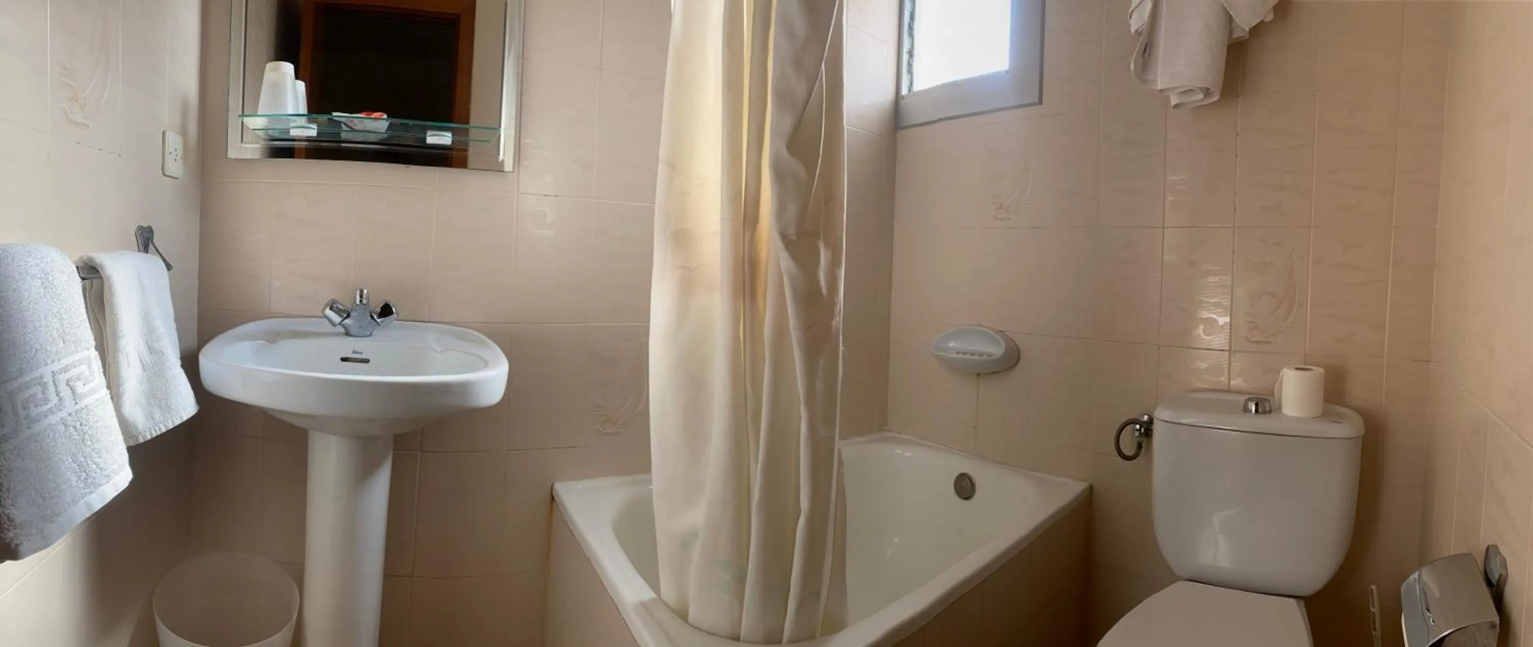 Bathroom in Hostal Lleida