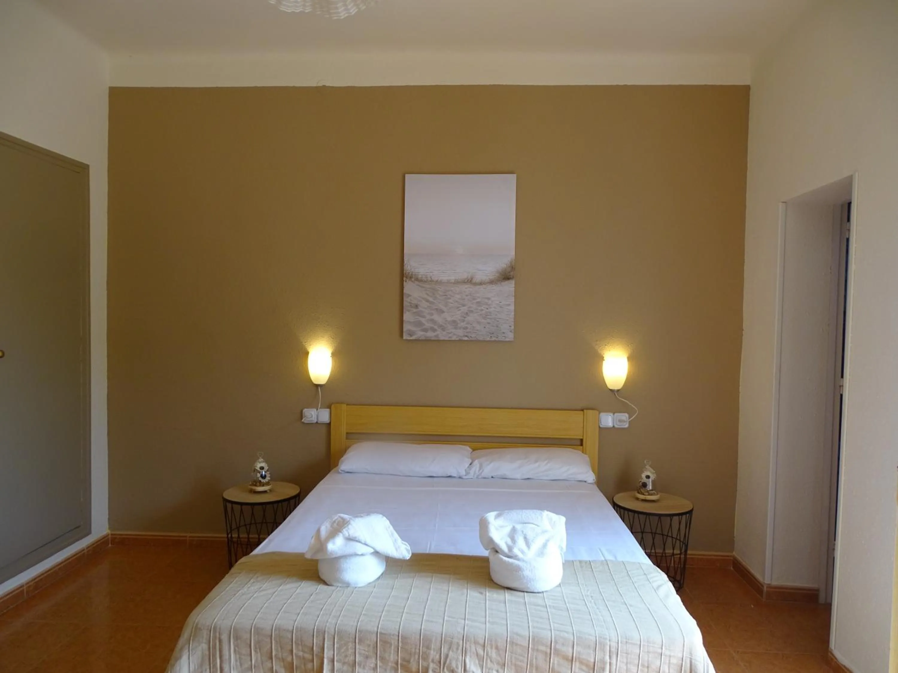 Bed in Hostal Lleida