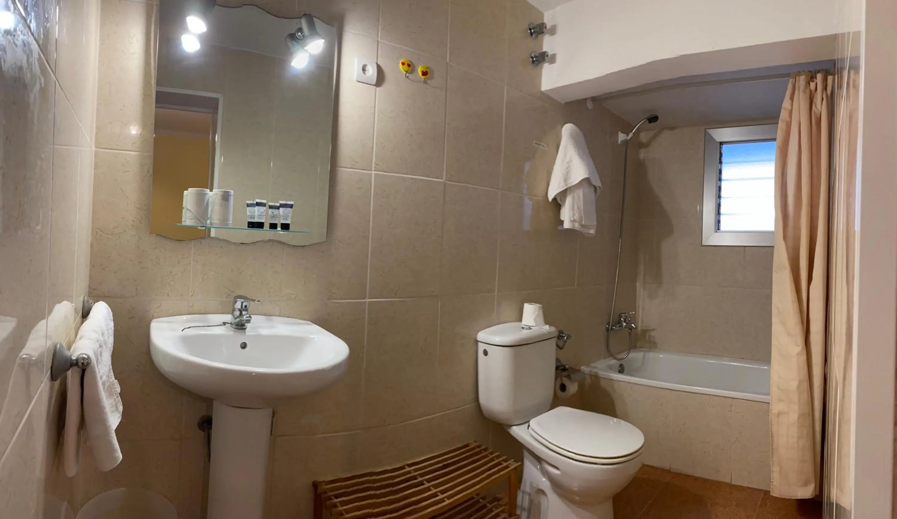 Bathroom in Hostal Lleida