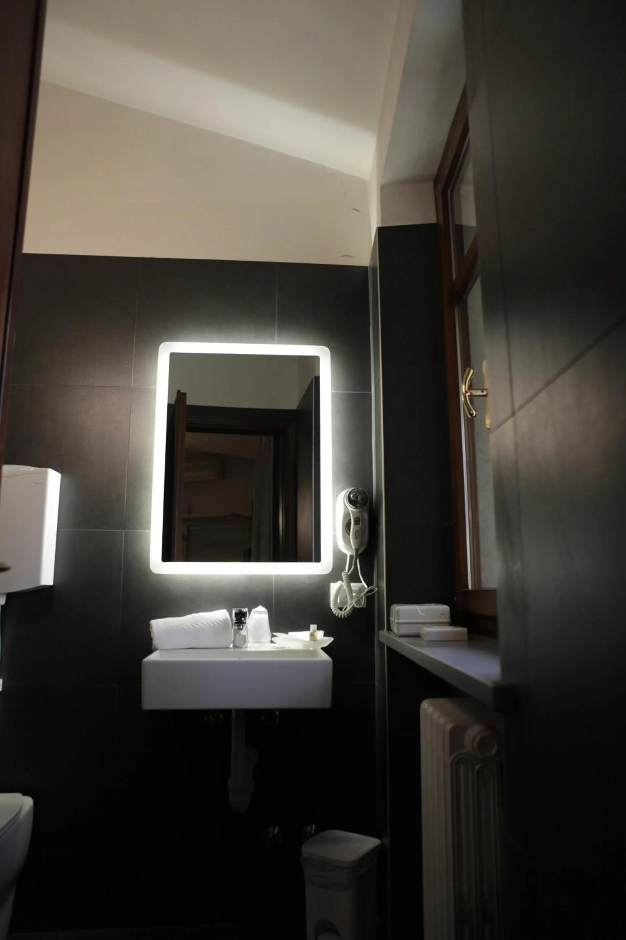 Bathroom in Albergo Al Cacciatore Tortellinando