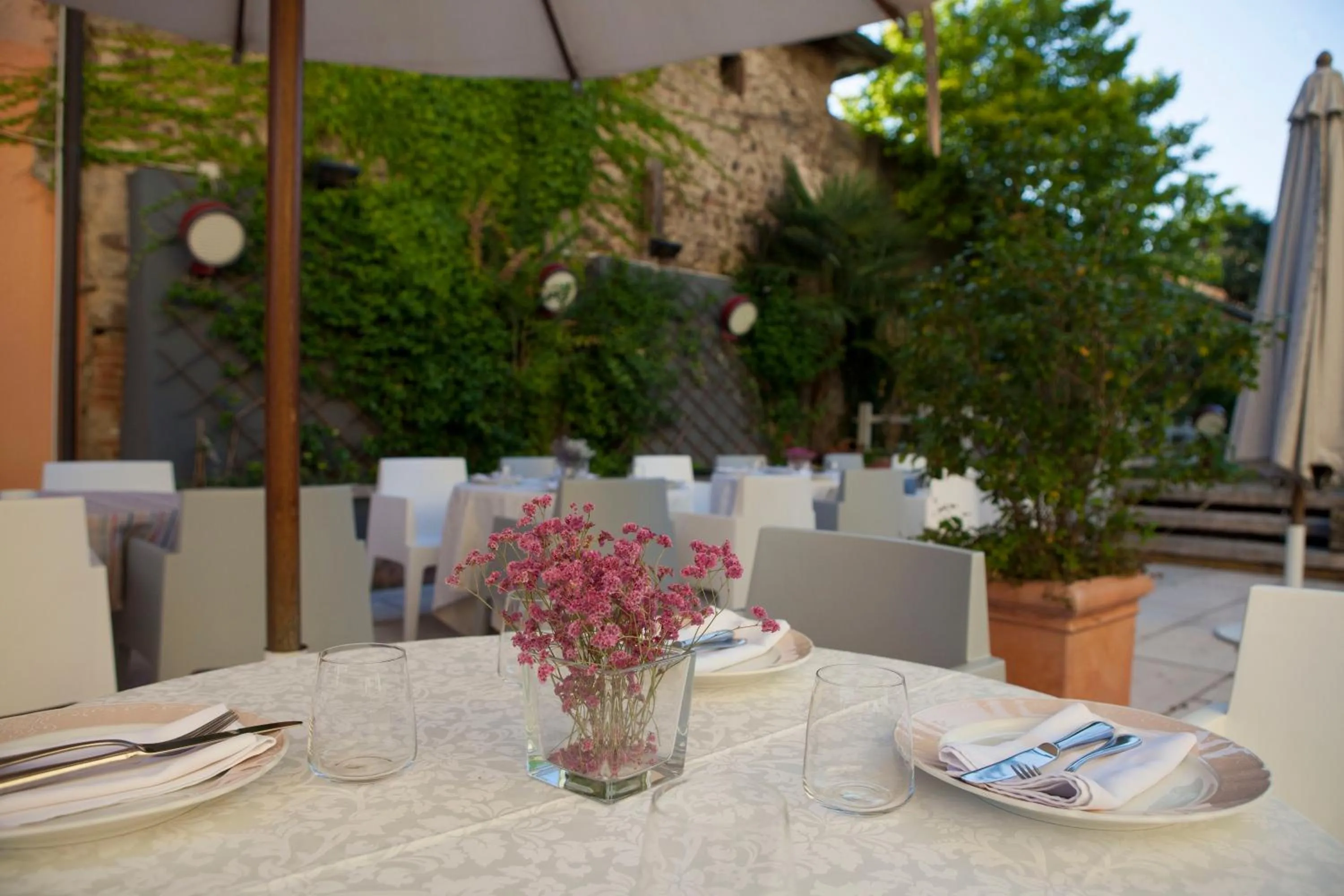 Decorative detail in Albergo Al Cacciatore Tortellinando