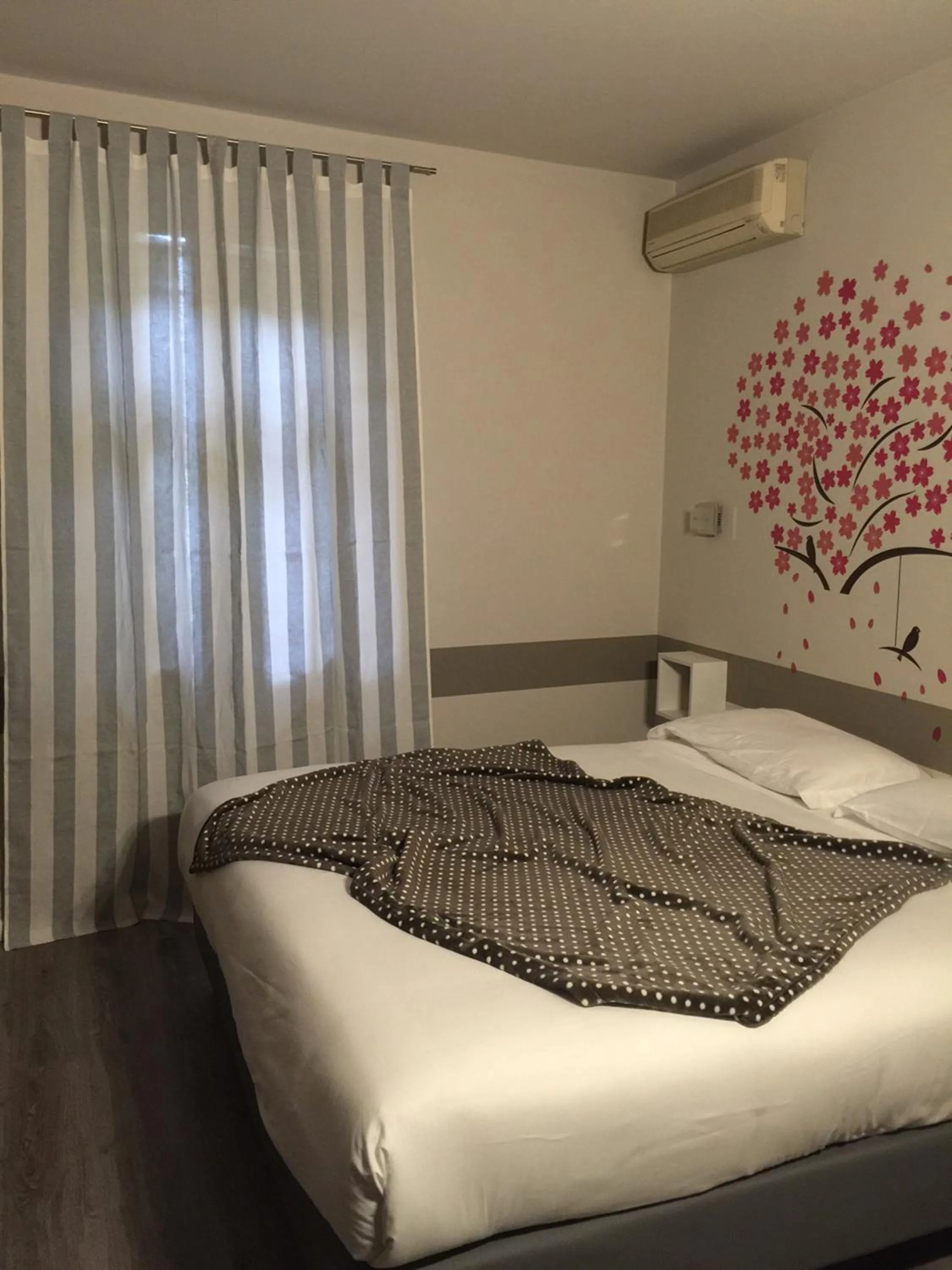 Decorative detail in Albergo Al Cacciatore Tortellinando