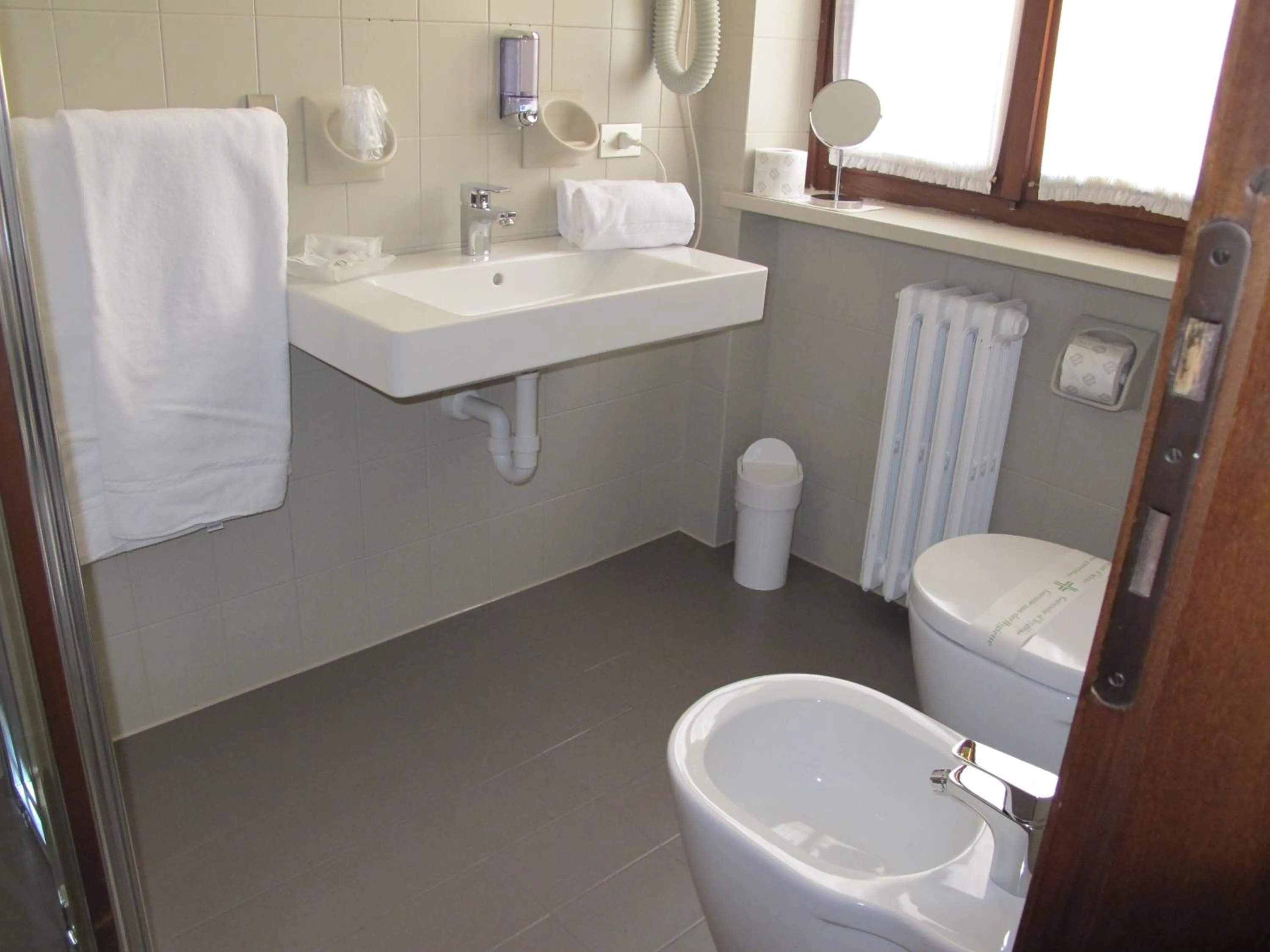 Bathroom in Albergo Al Cacciatore Tortellinando