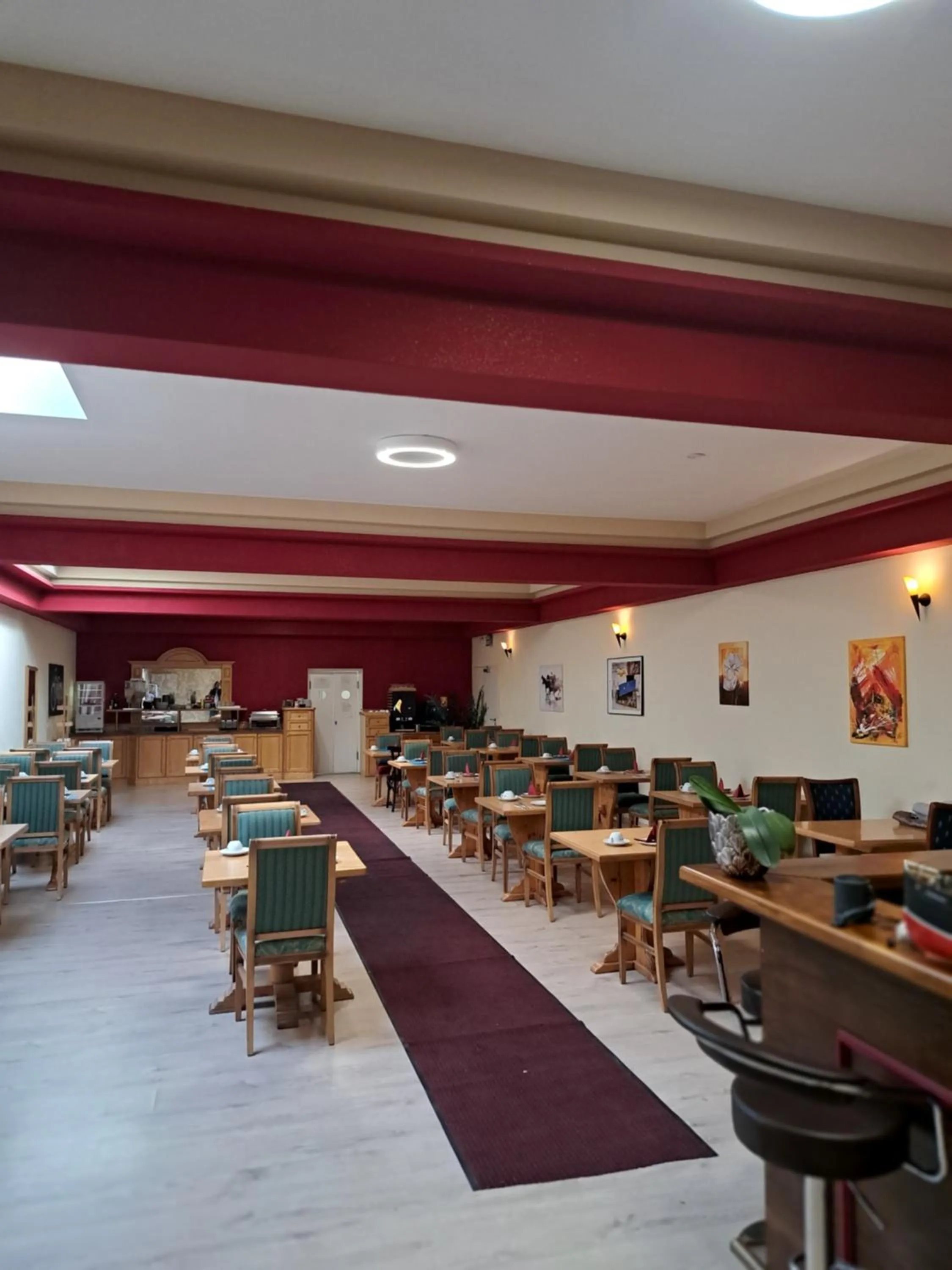 Restaurant/places to eat in Hotel A8 Lukas bei Blue