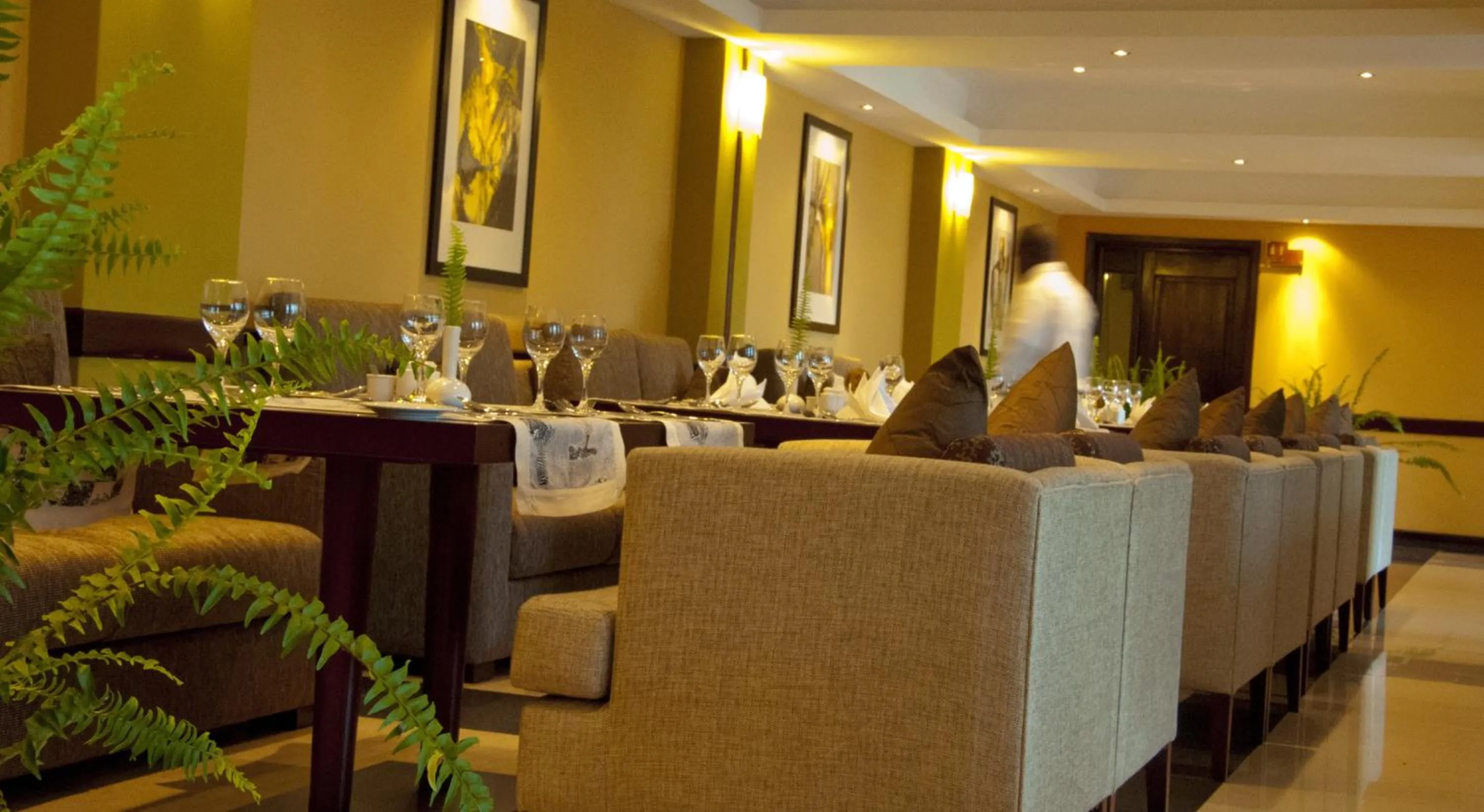 Restaurant/places to eat in Gorillas Golf Hotel