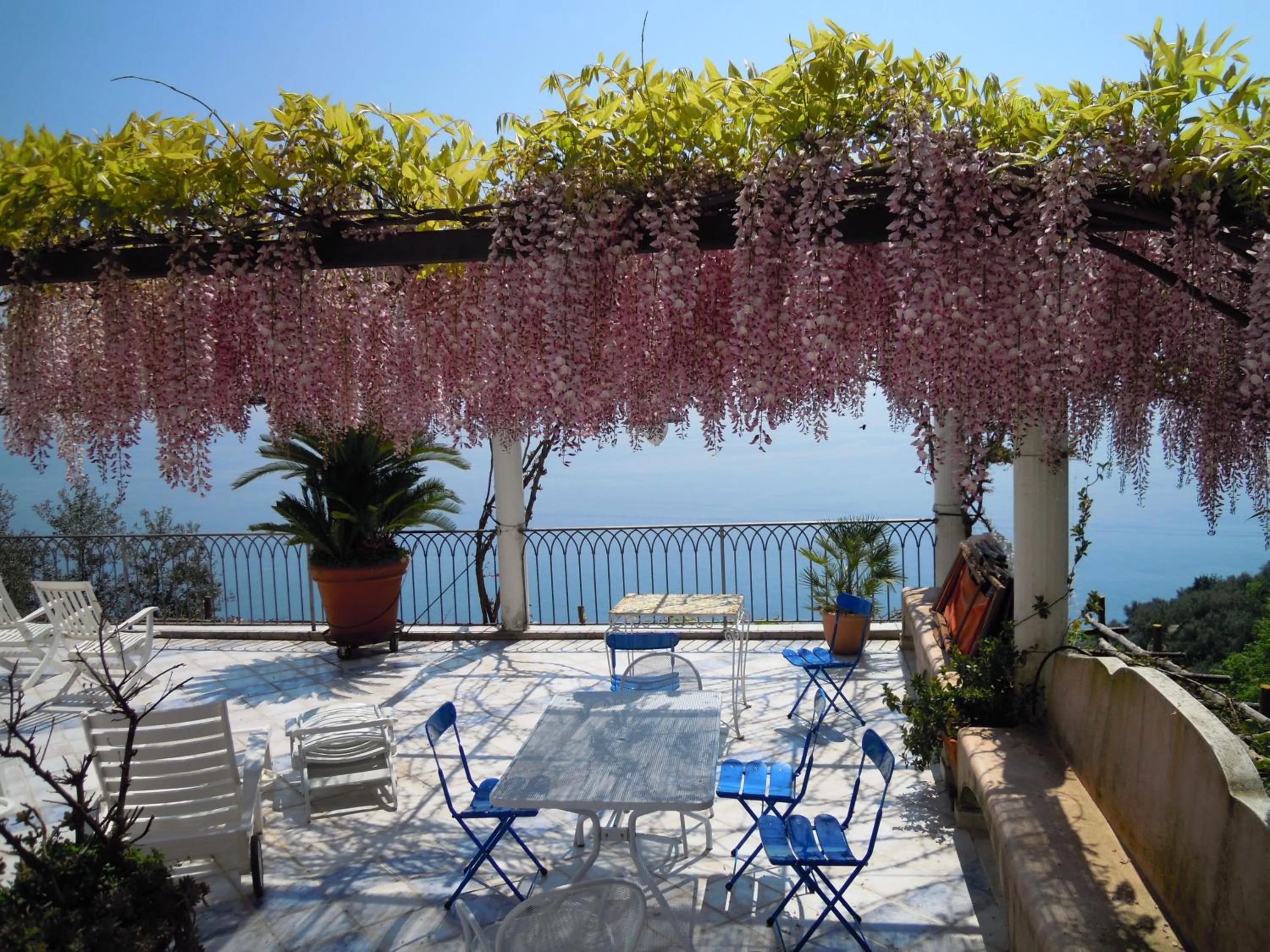 Patio in b&b I Limoni