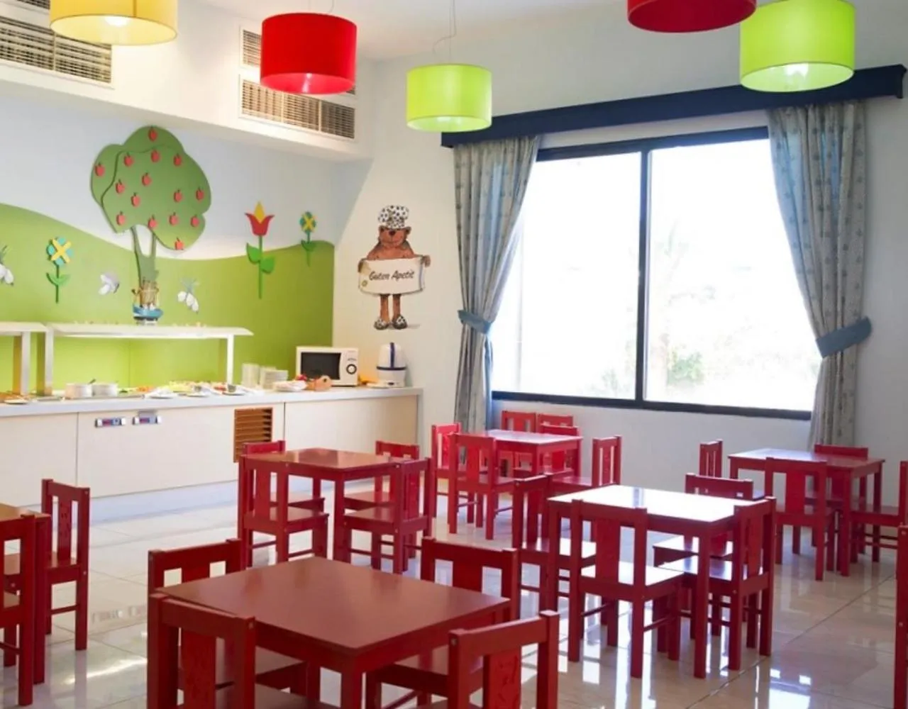 Restaurant/places to eat in Mare Blue Hotel