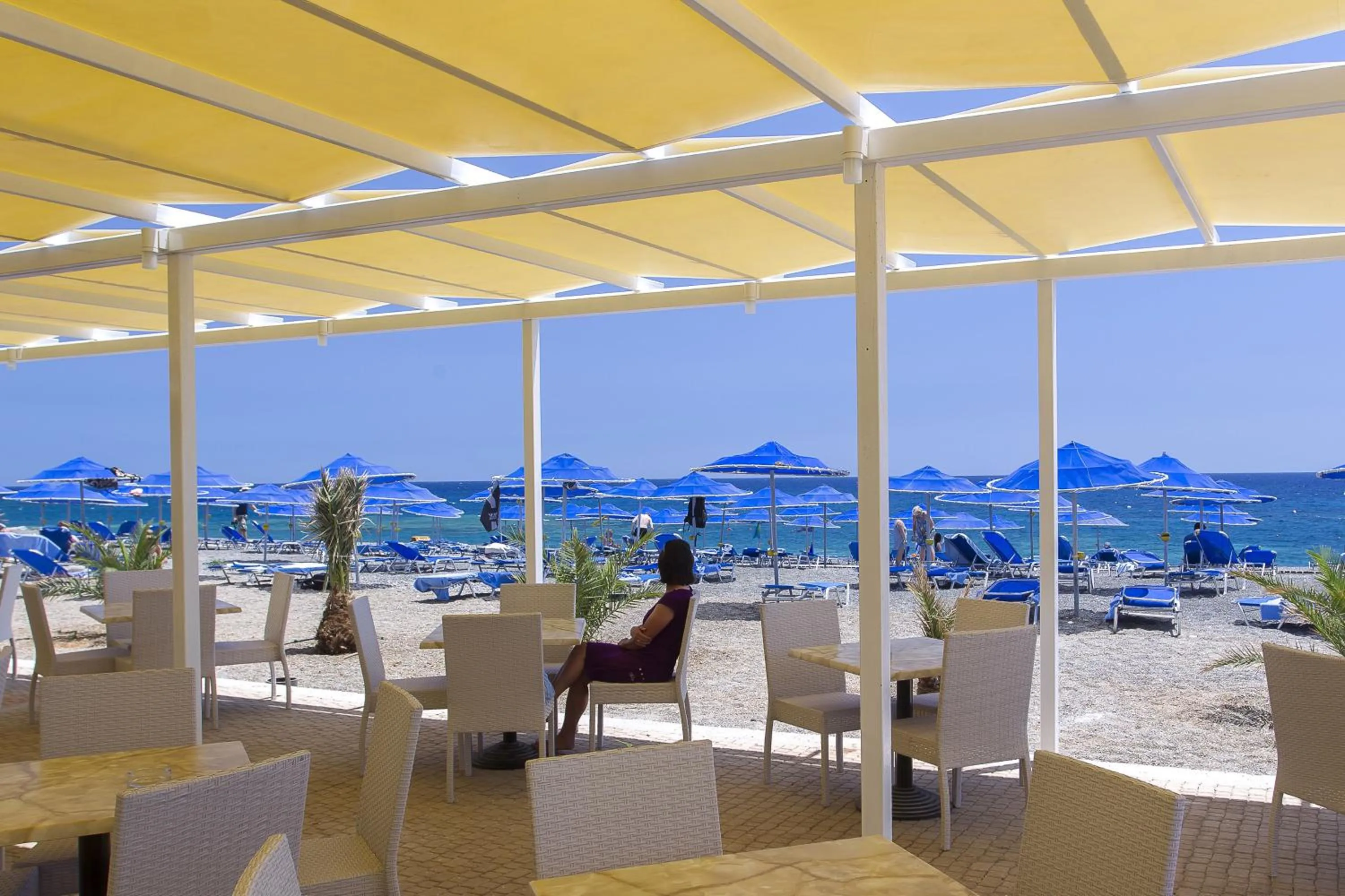 Restaurant/places to eat in Mare Blue Hotel