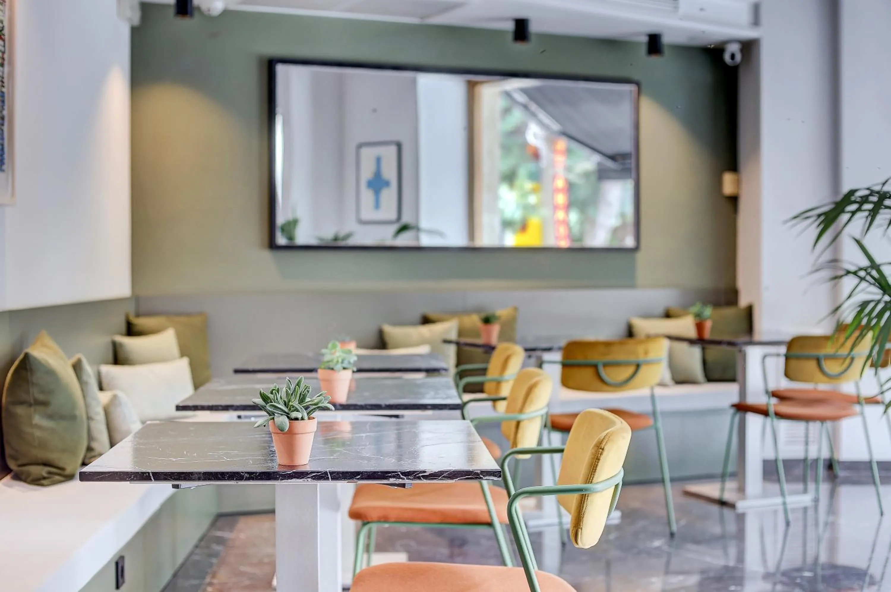 Restaurant/places to eat in Desbrull