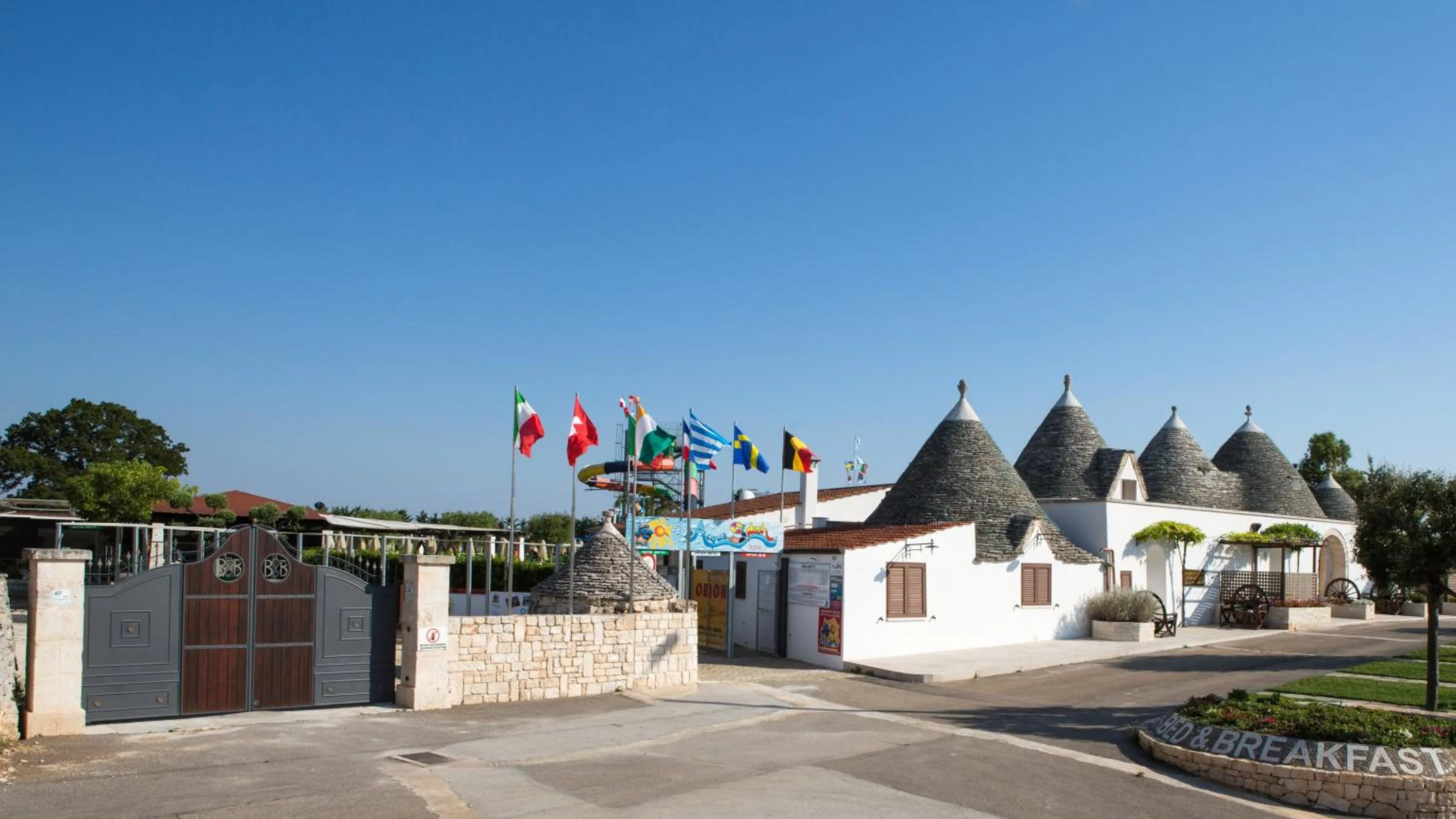 Property building in Bed and Breakfast Trulli San Leonardo