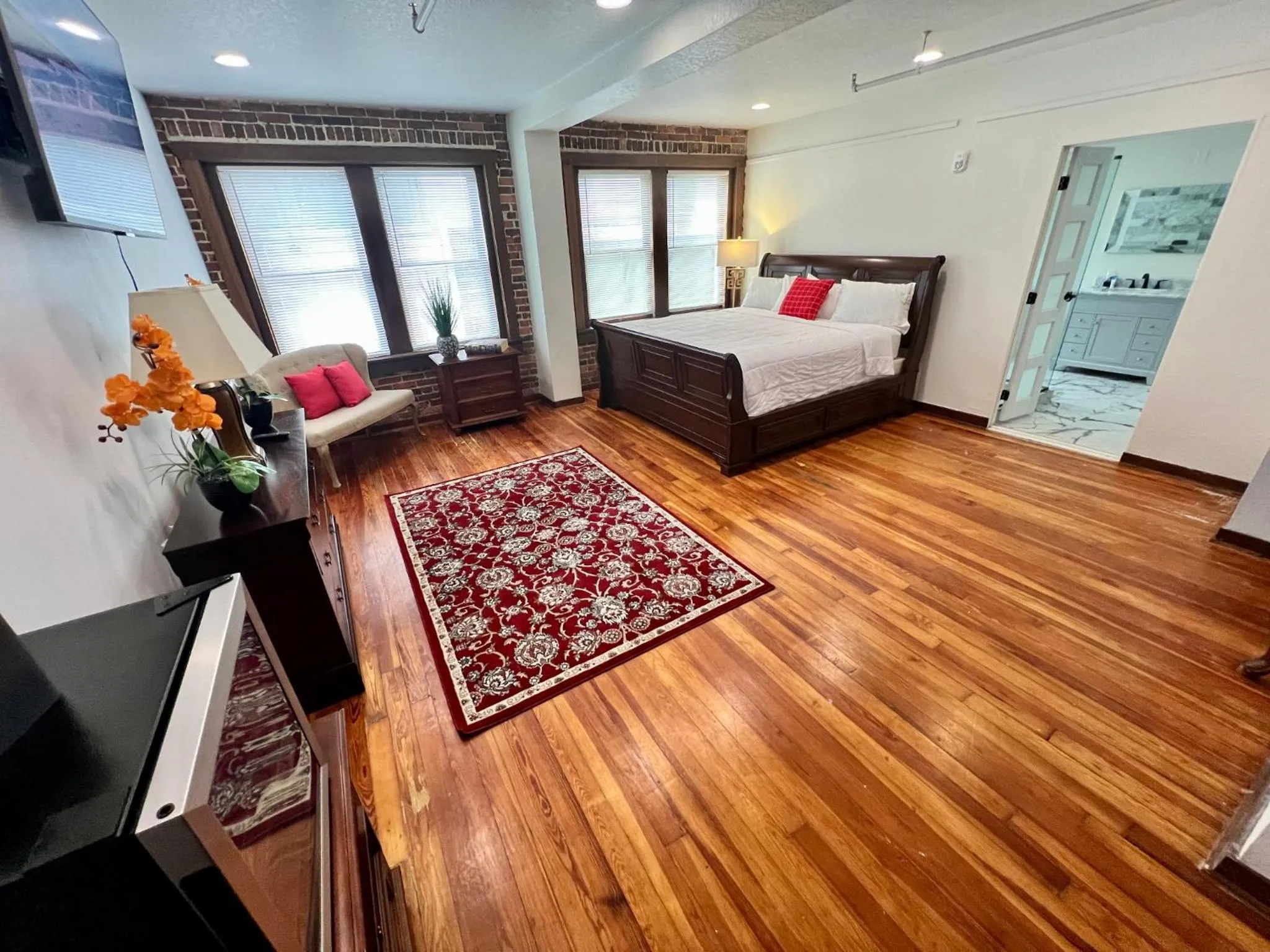 Bed in Artisan Downtown