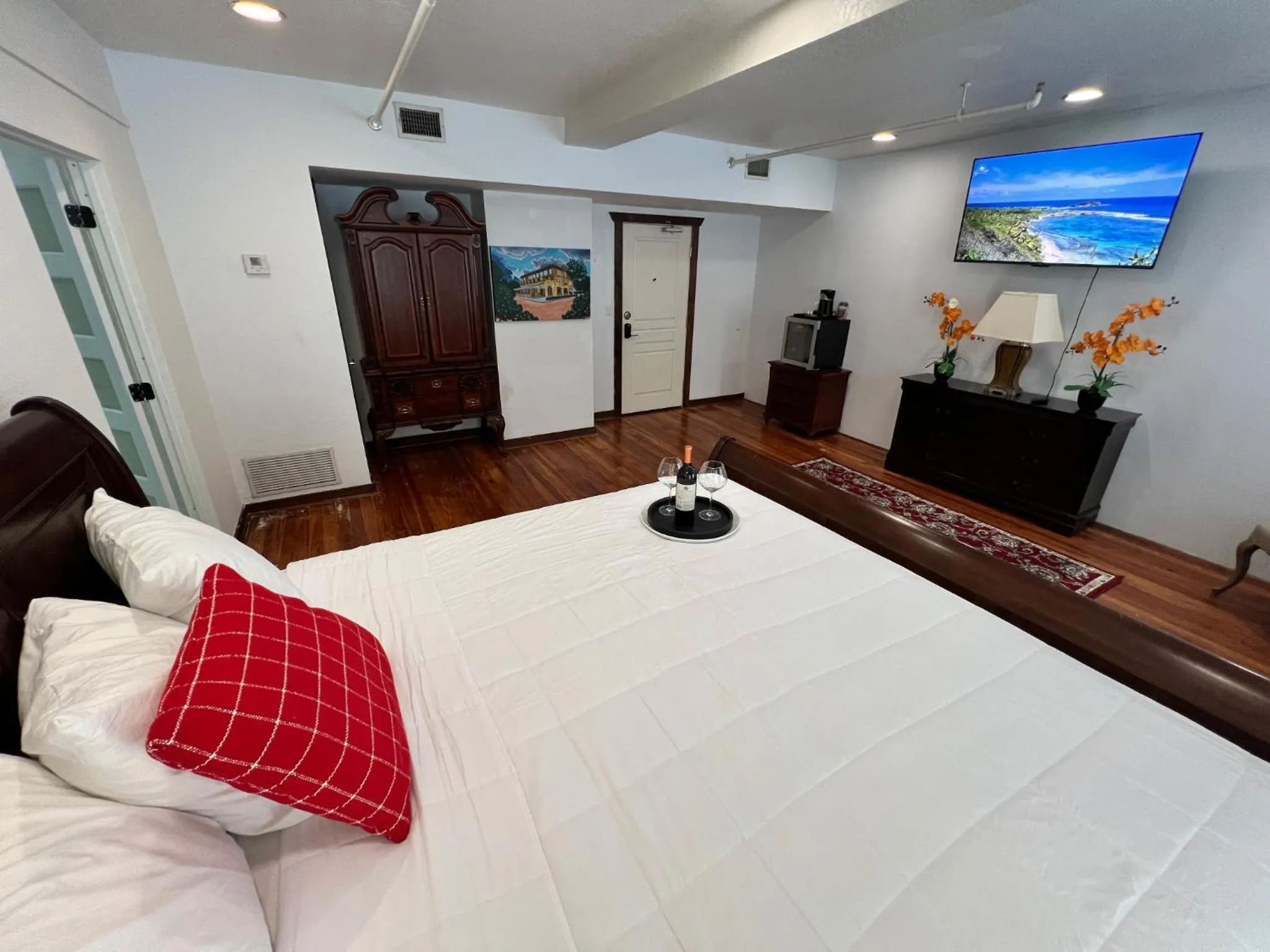 Bed in Artisan Downtown