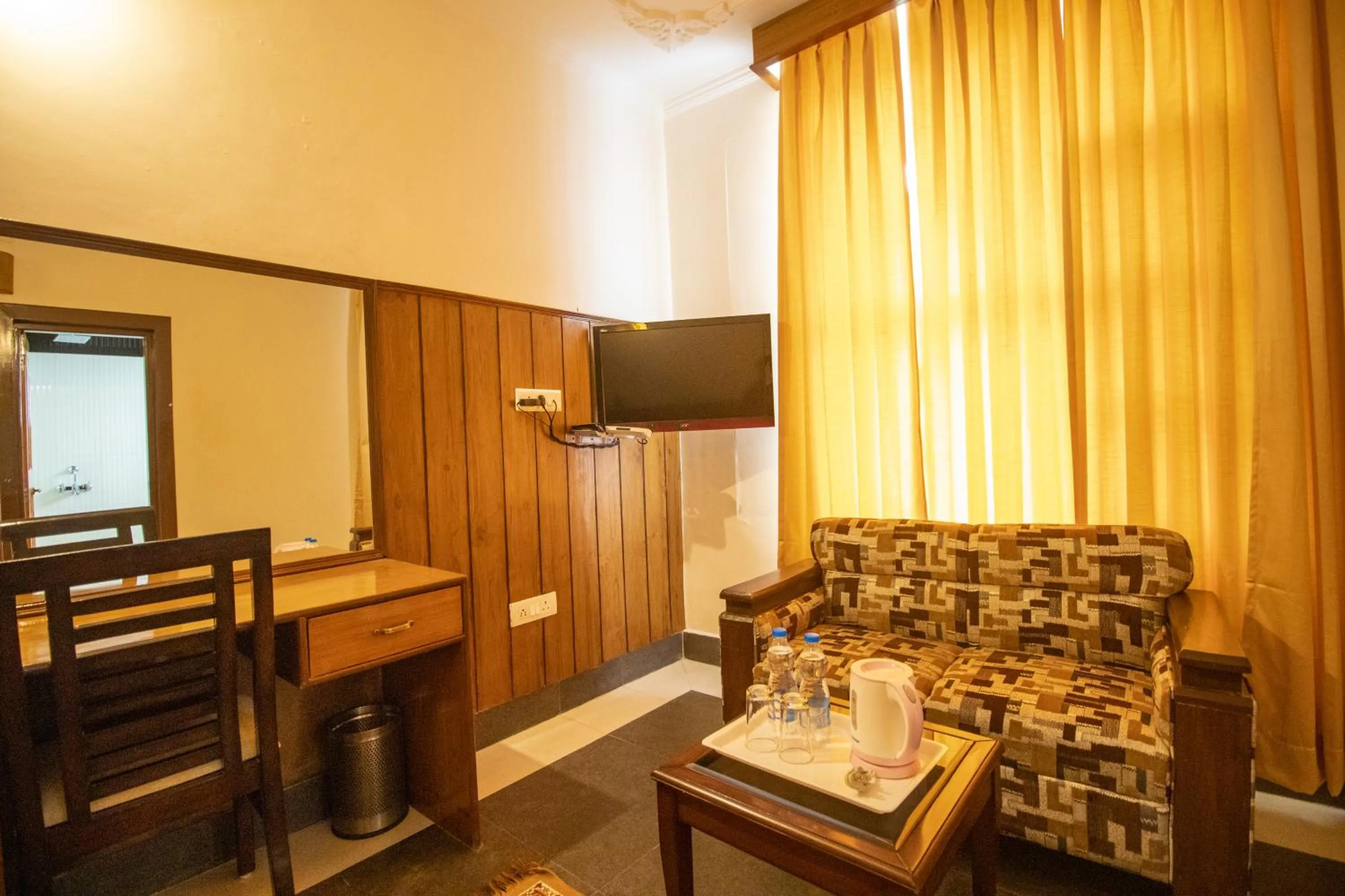 Seating area in WOW STAYZ2 Hotel The Lodge