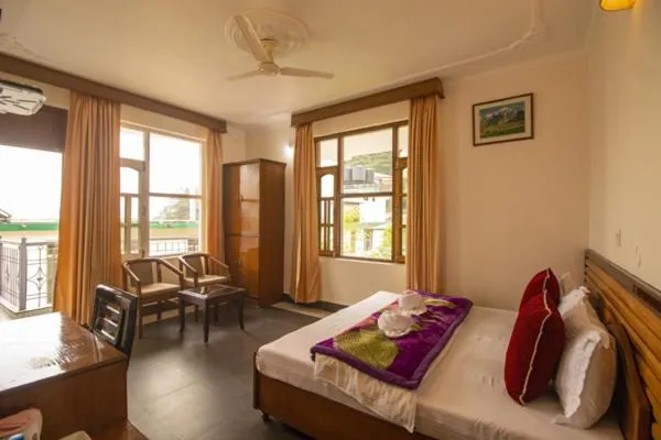 Photo of the whole room, Bed in WOW STAYZ2 Hotel The Lodge