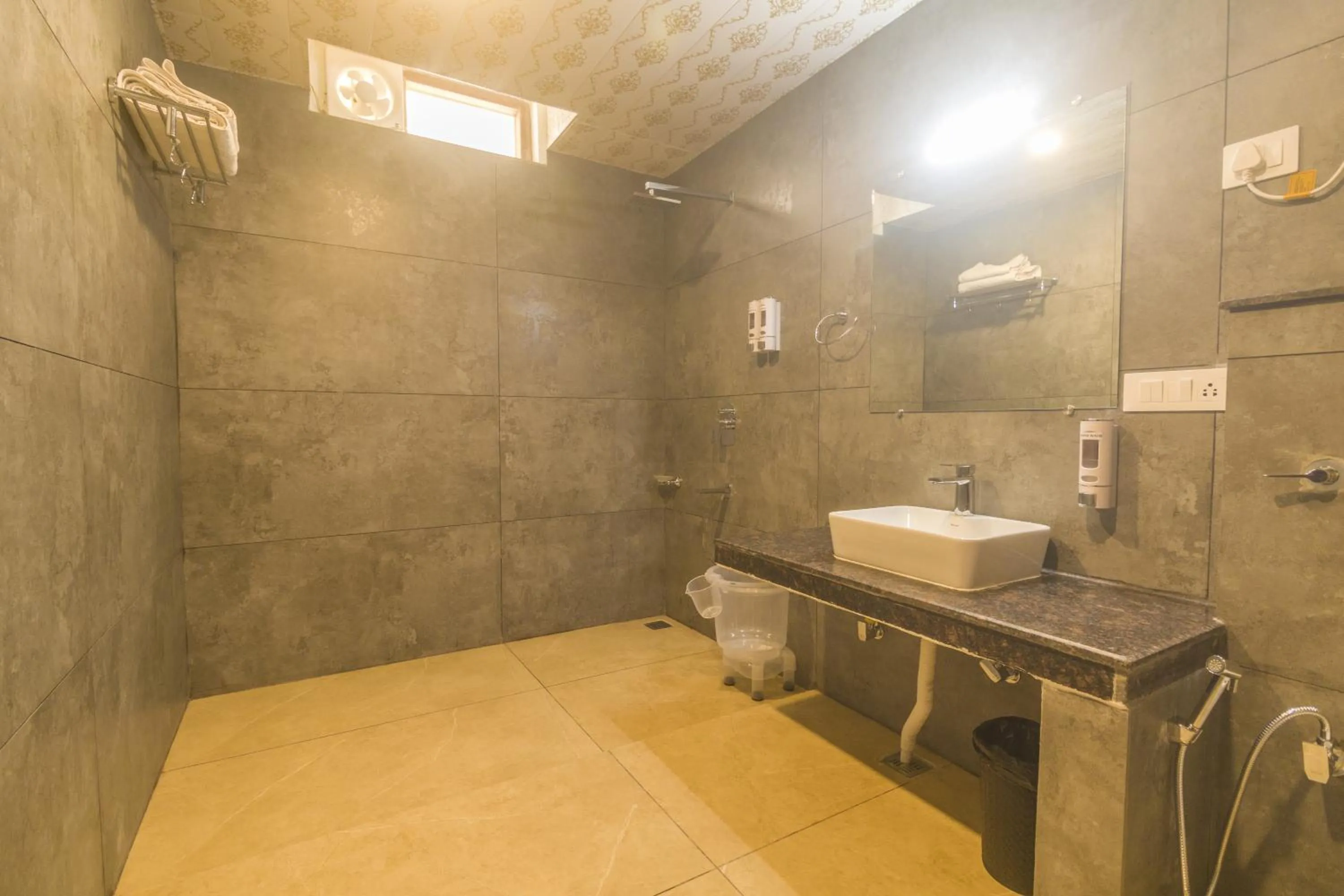 Bathroom in WOW STAYZ2 Hotel The Lodge