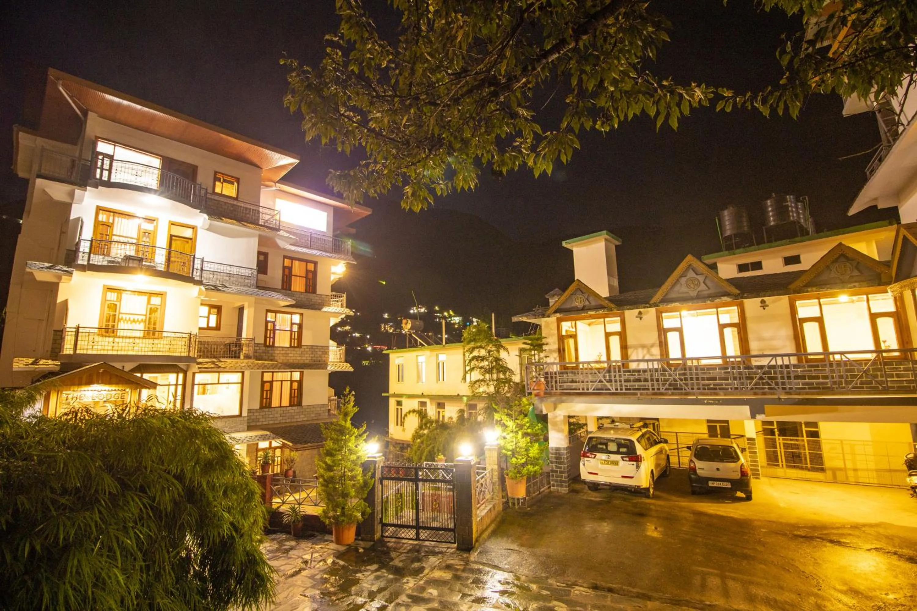 Property building in WOW STAYZ2 Hotel The Lodge