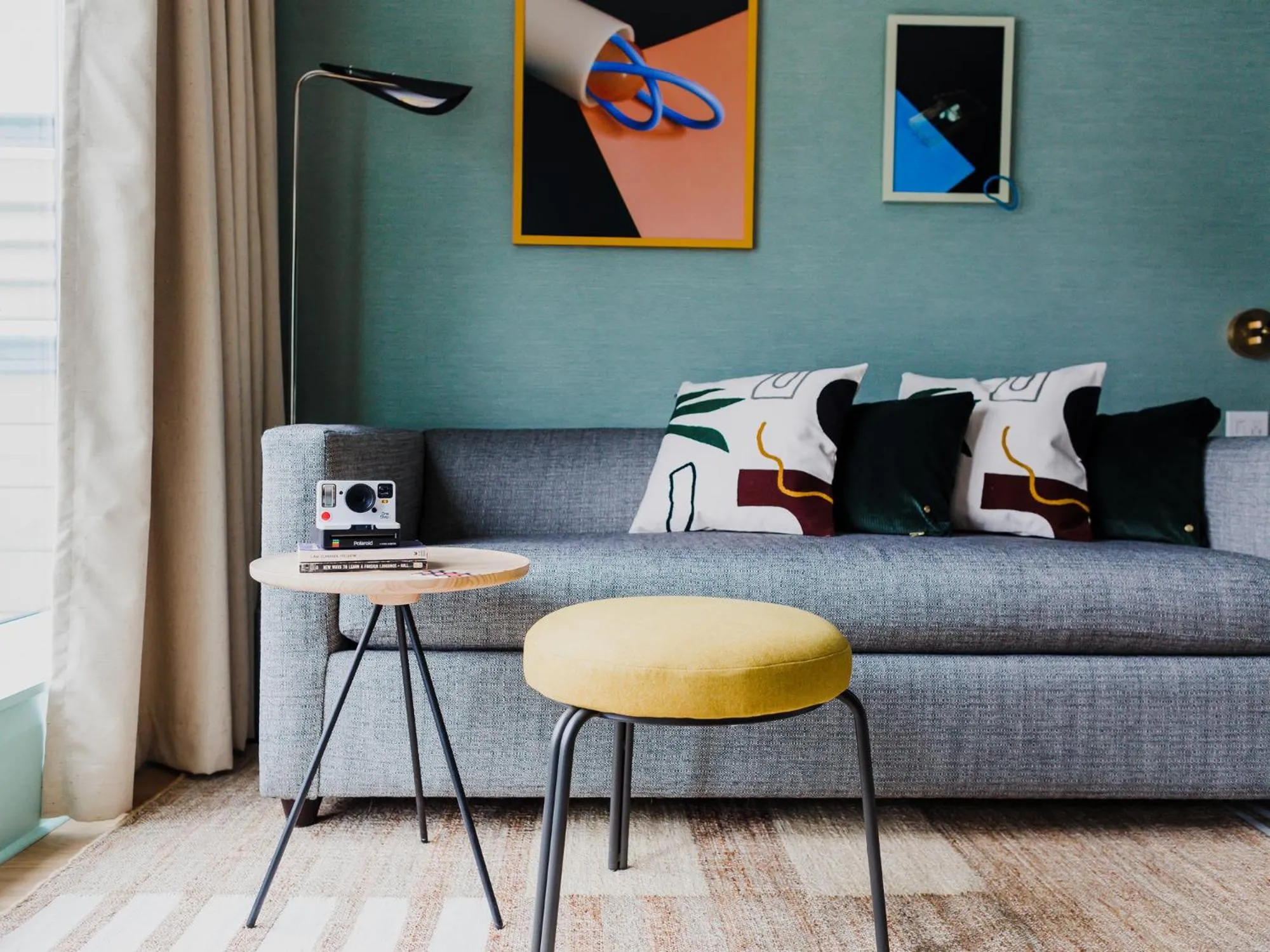 Living room in Drake Devonshire and Motor Inn