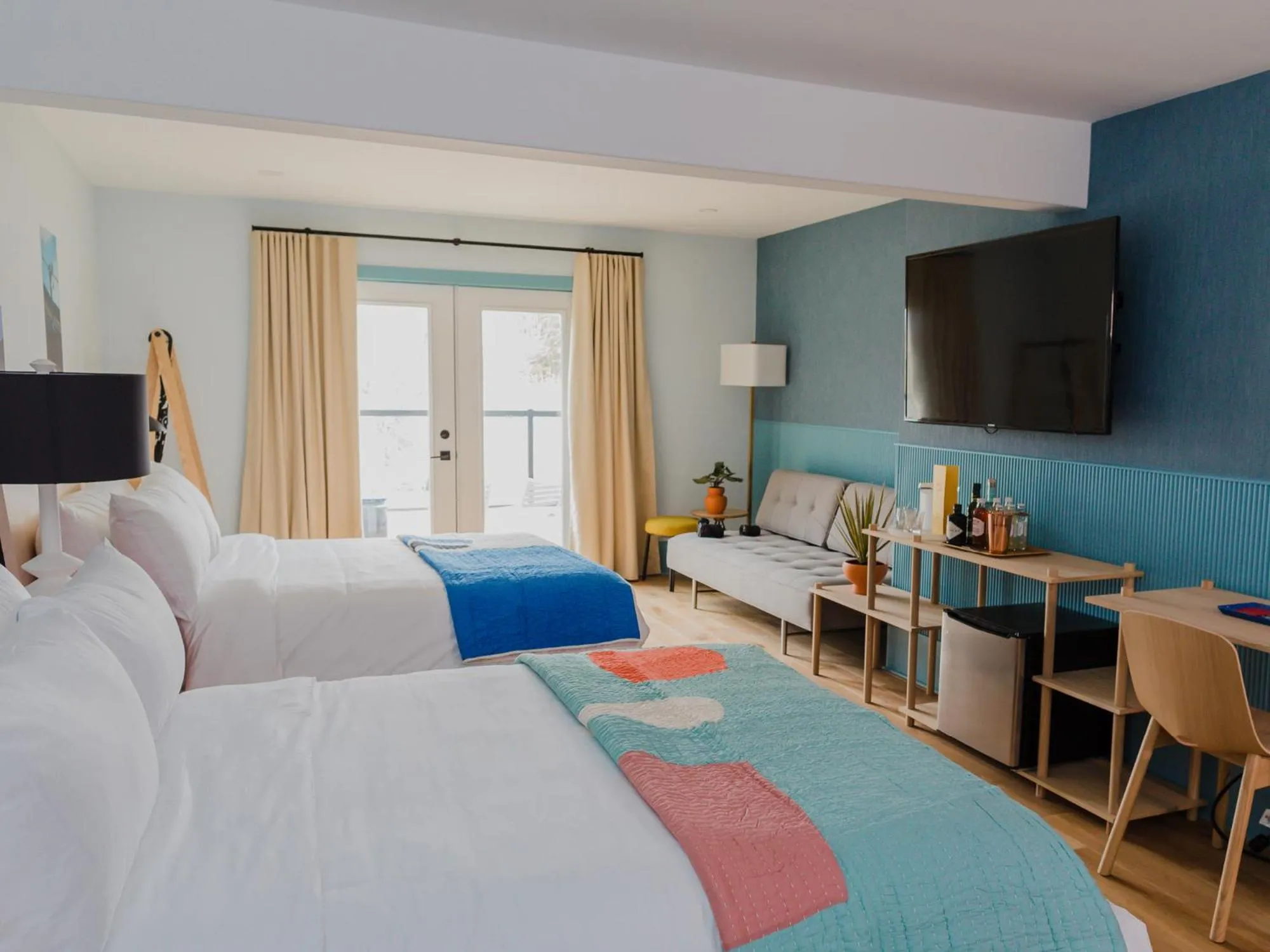 Bed in Drake Devonshire and Motor Inn